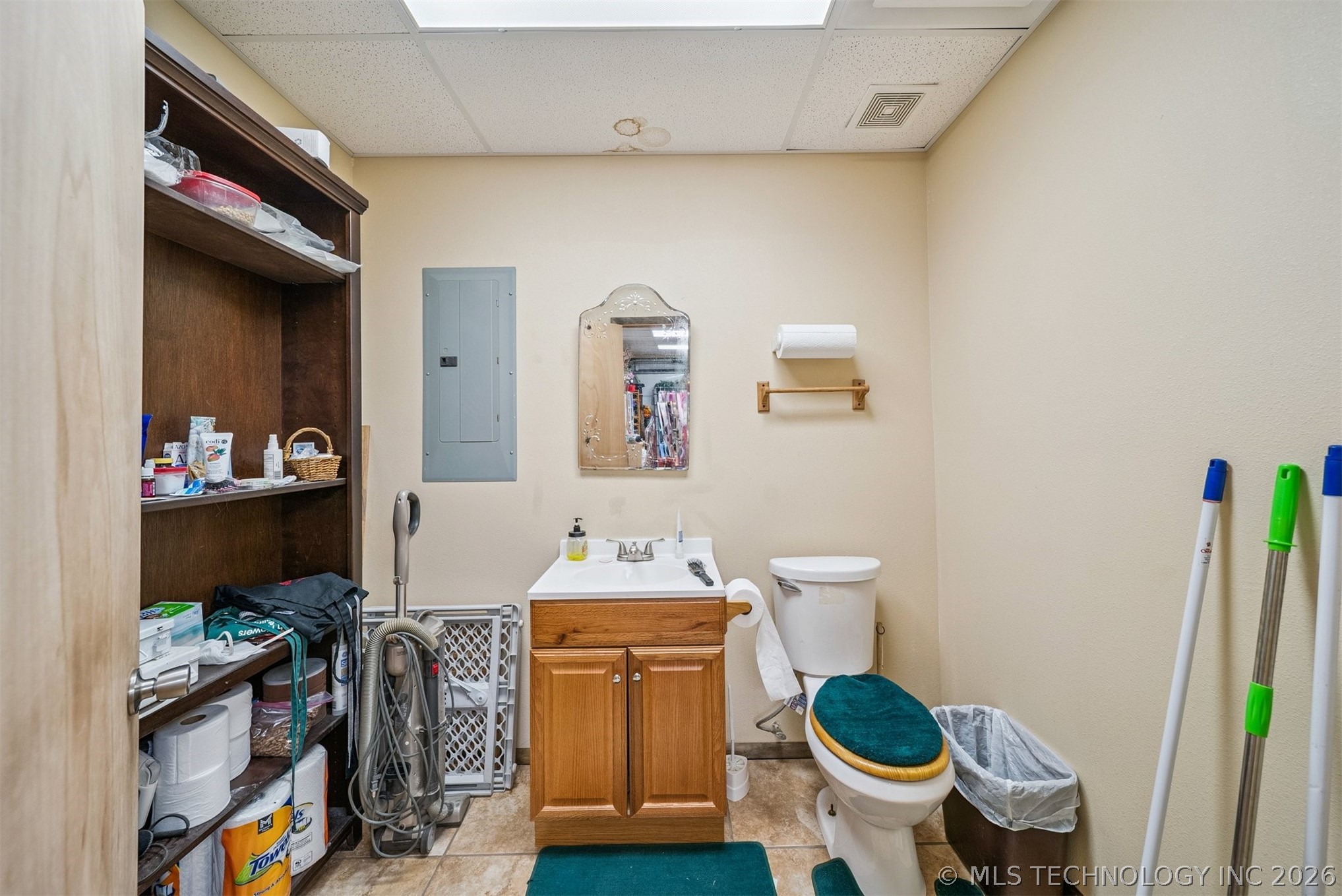 421 E Commercial Street Property Photo 15