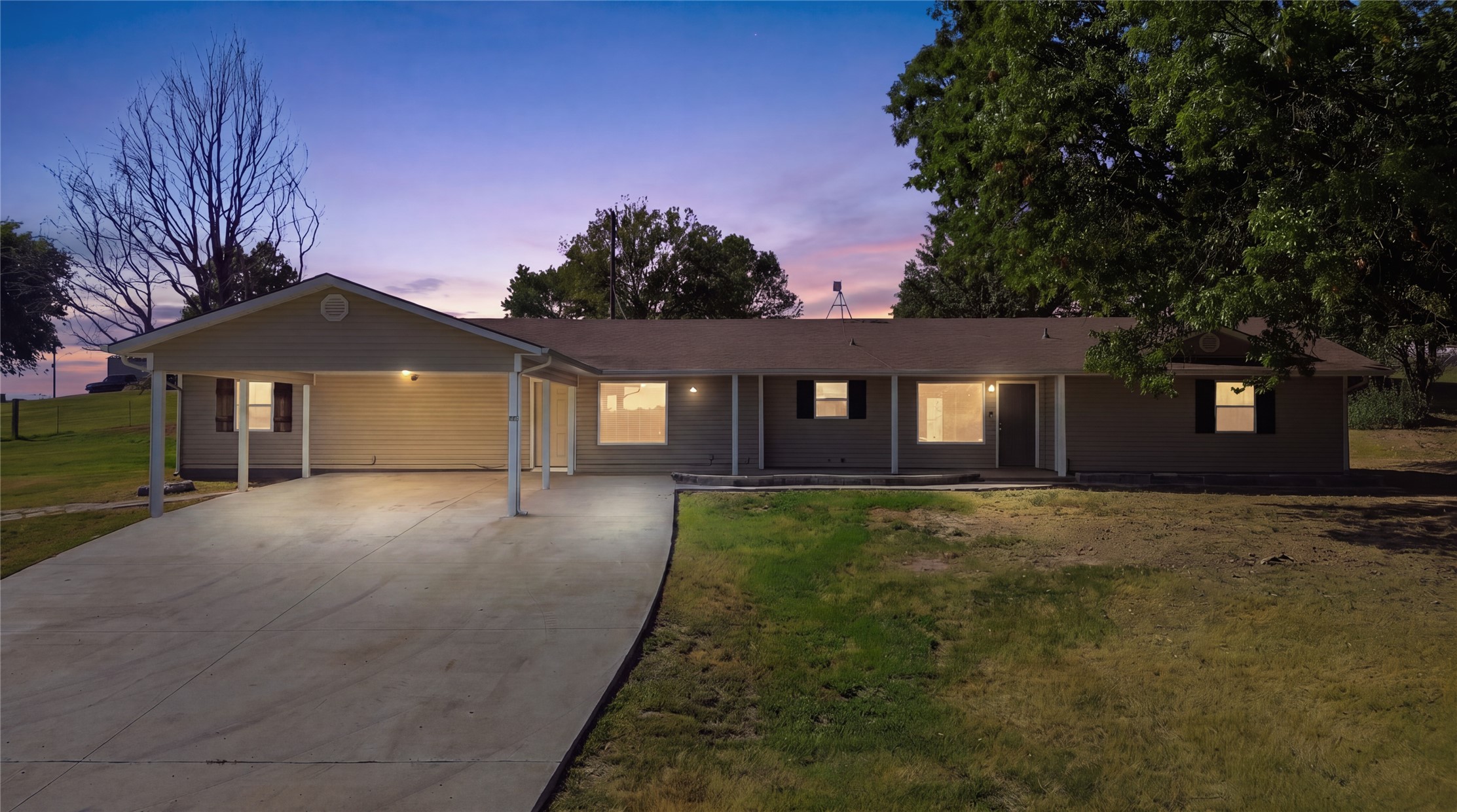 2540 E Davis Field Road Property Photo 1