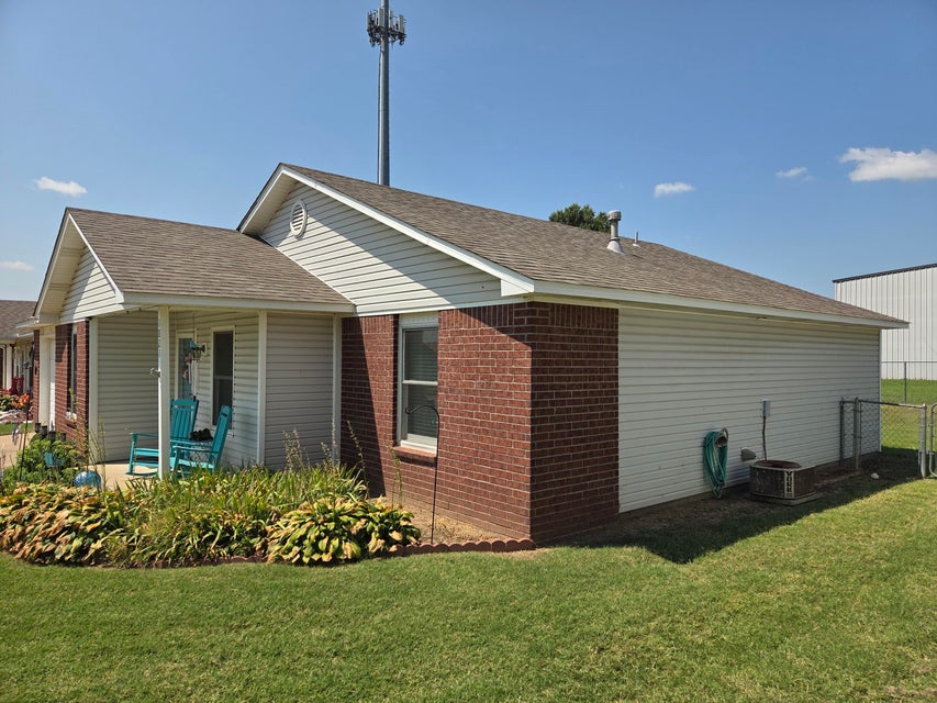 1821 Lexington Road Property Photo 2