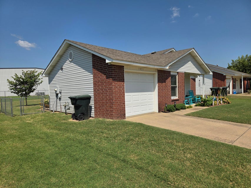 1821 Lexington Road Property Photo 3