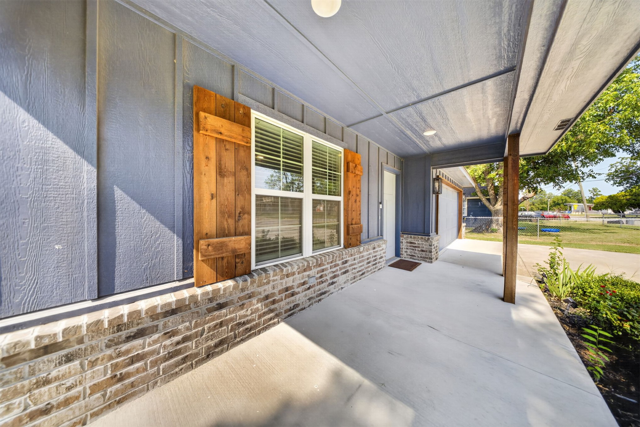 901 Park Street Property Photo 4