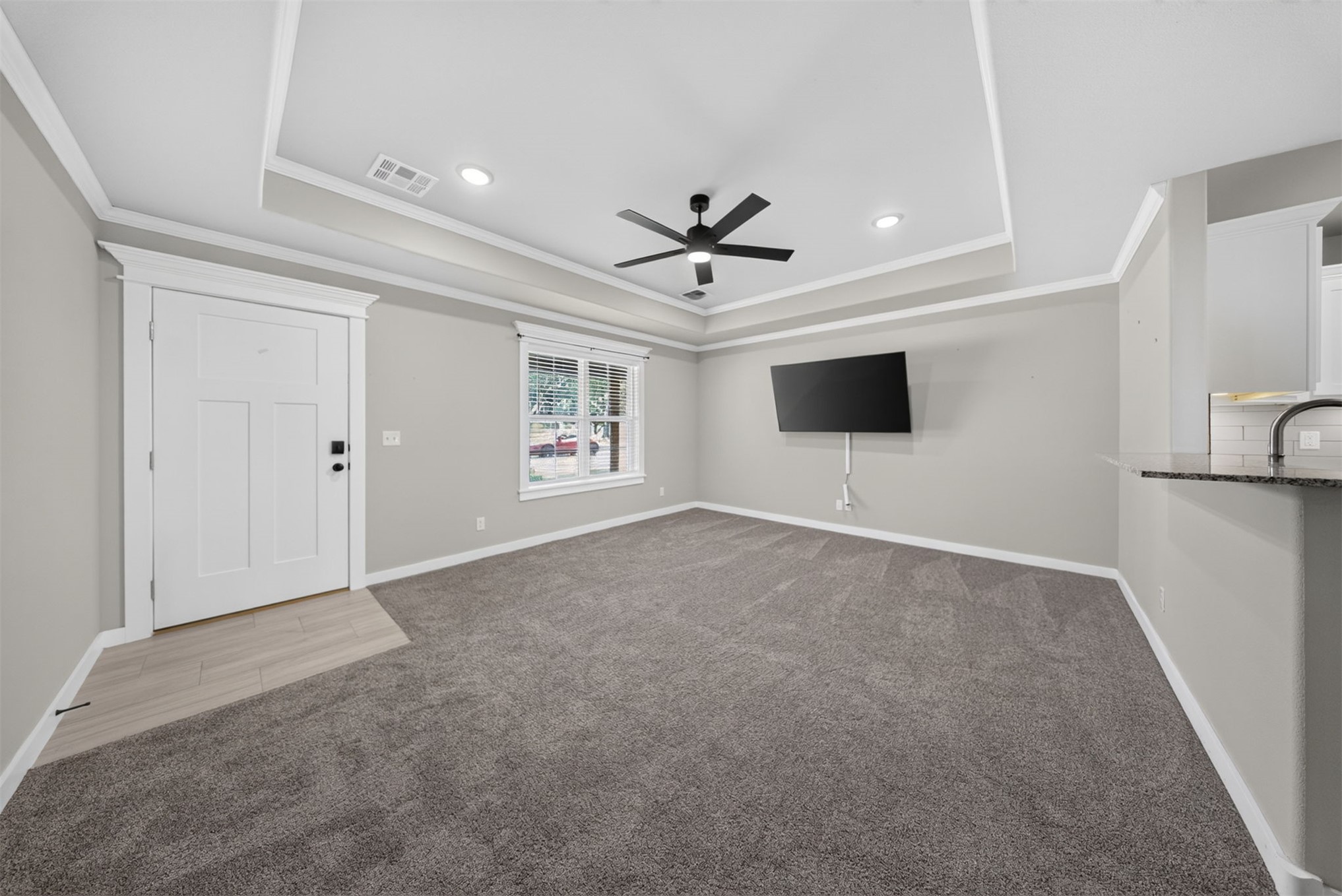 901 Park Street Property Photo 5