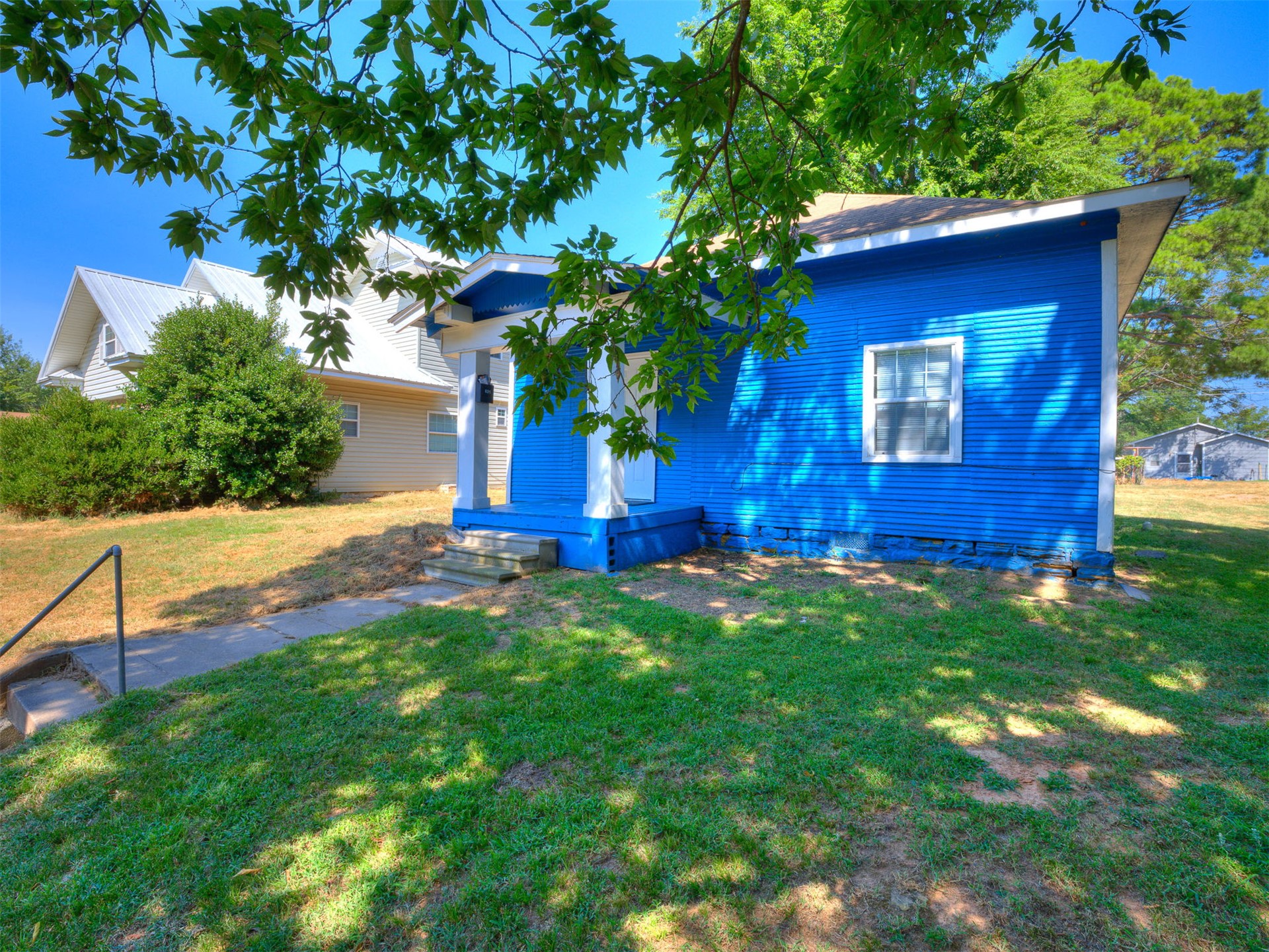 631 S Seminole Avenue Property Photo 2