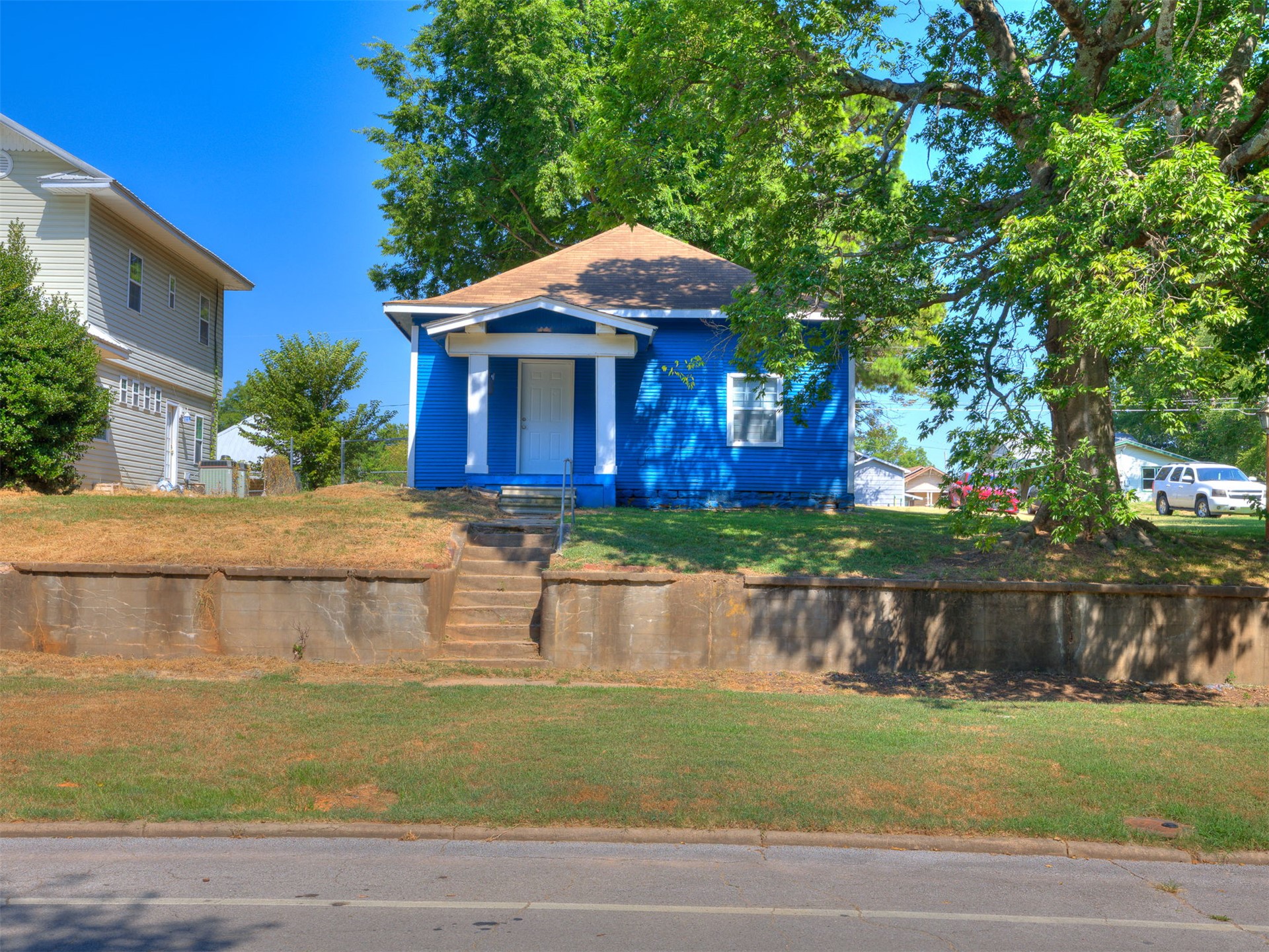 631 S Seminole Avenue Property Photo 4
