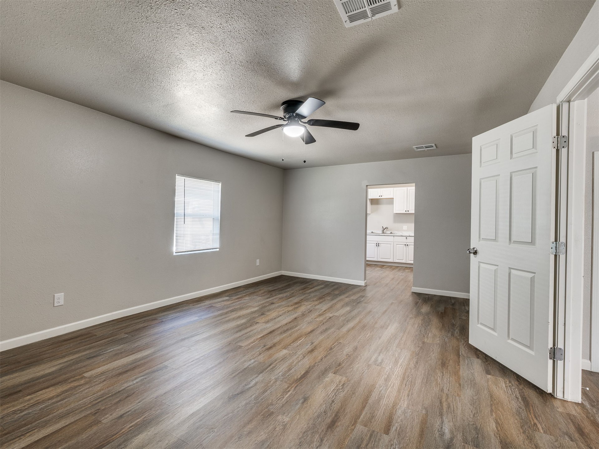 631 S Seminole Avenue Property Photo 10