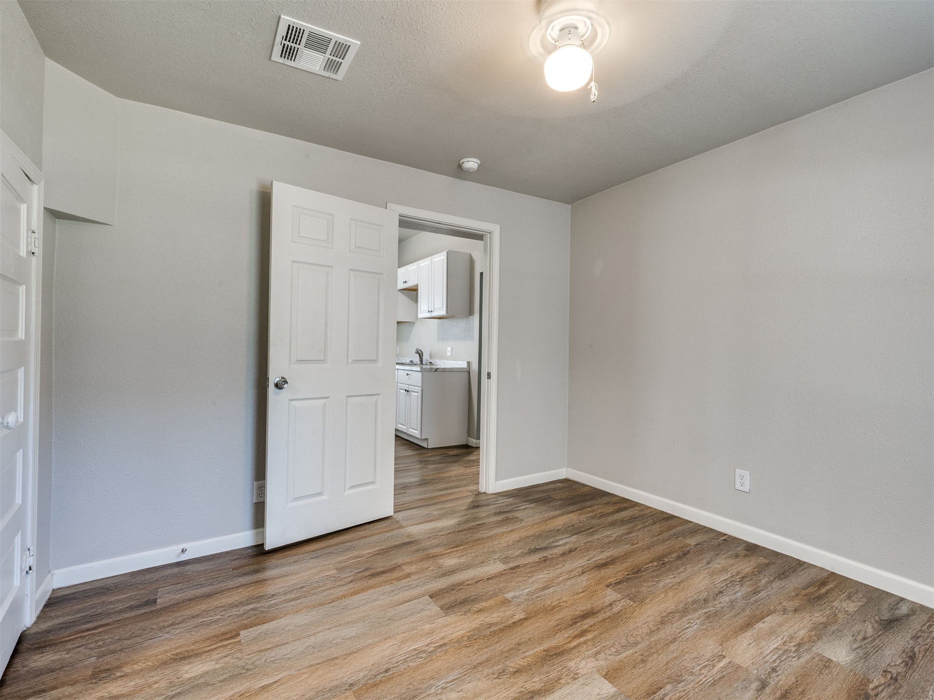 631 S Seminole Avenue Property Photo 16