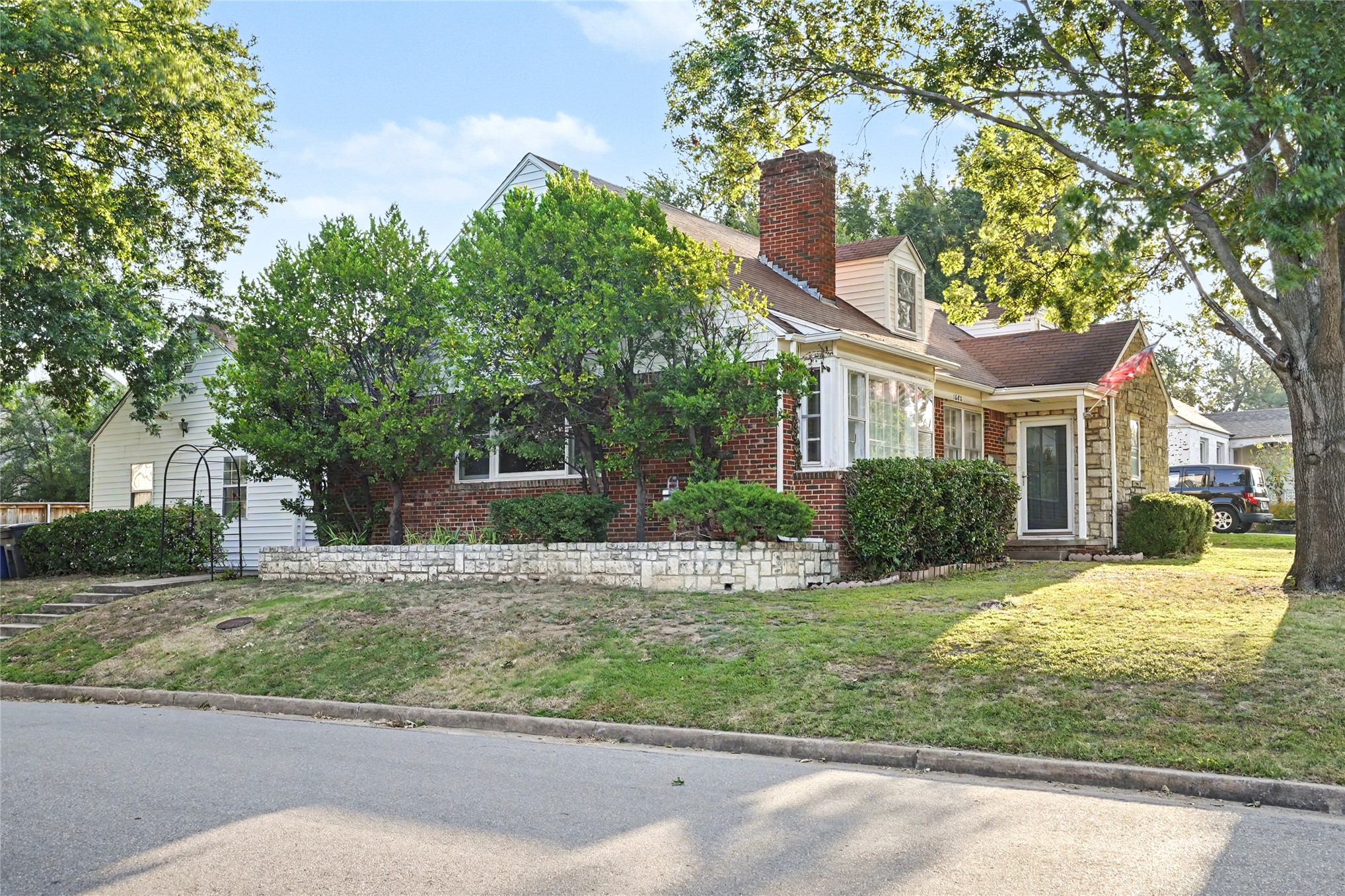 1603 E 36th Street Property Photo 3