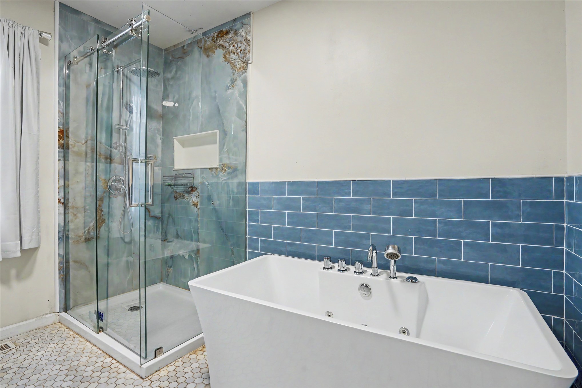 1603 E 36th Street Property Photo 17