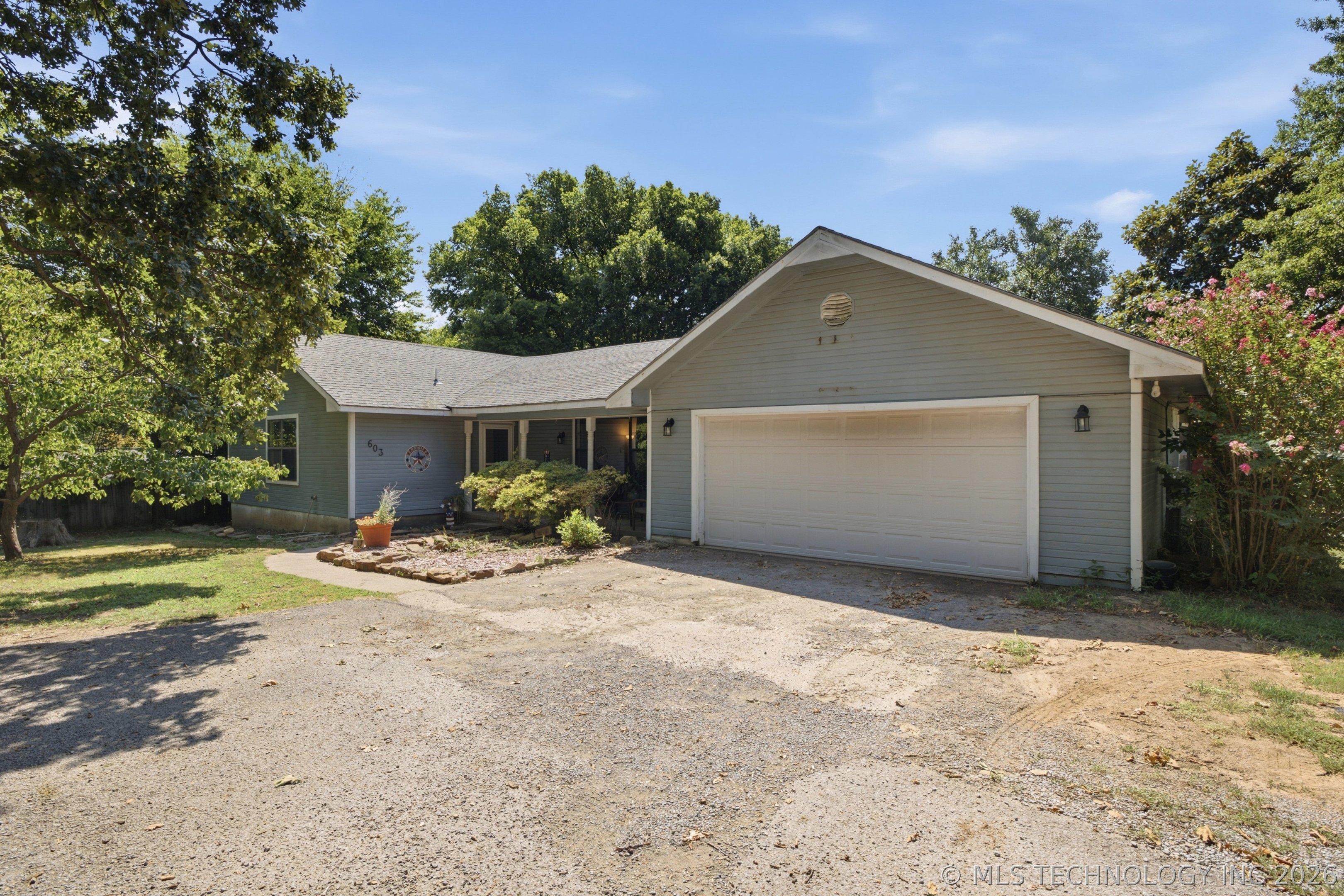 603 E Coppinger Property Photo 2
