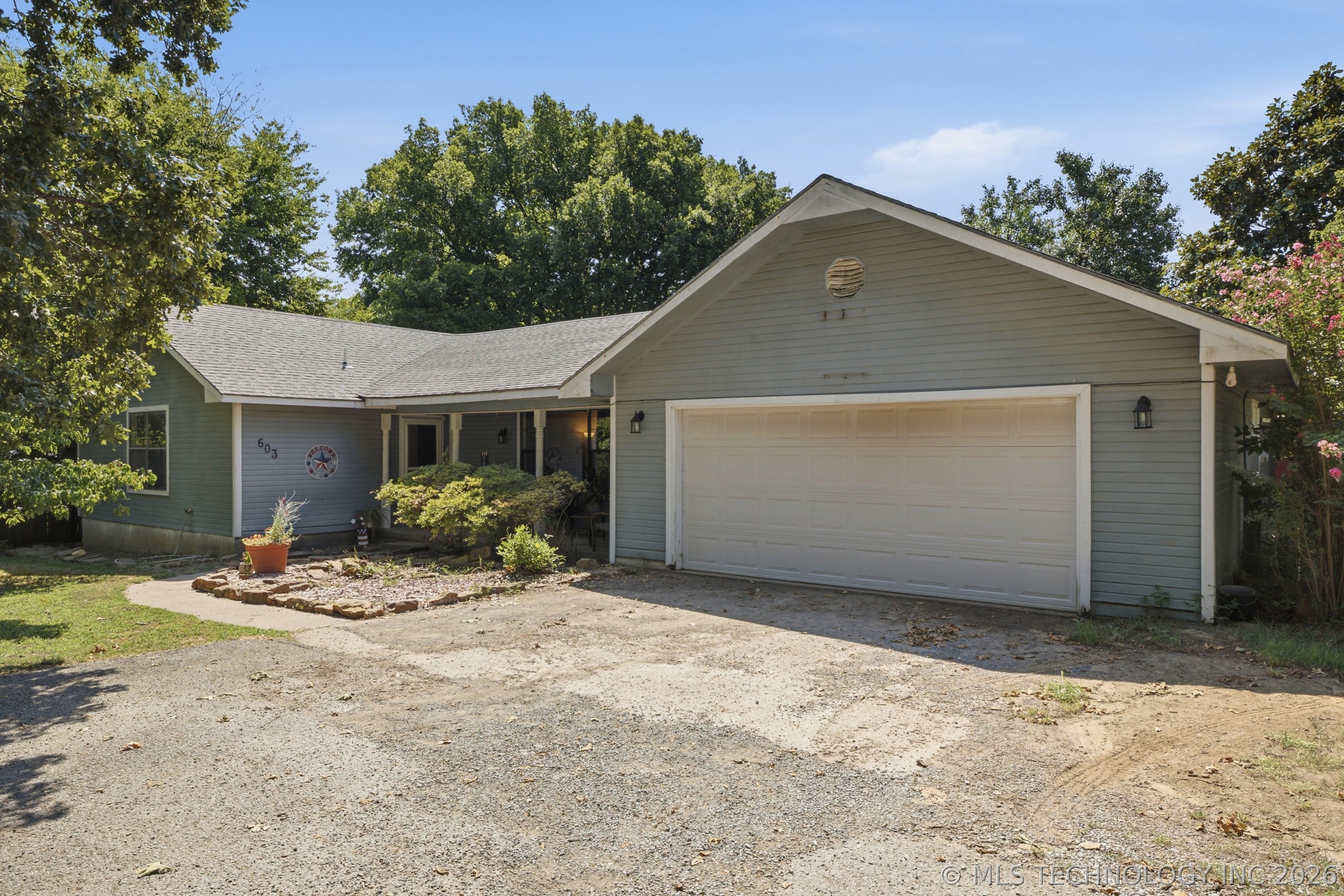 603 E Coppinger Property Photo 3