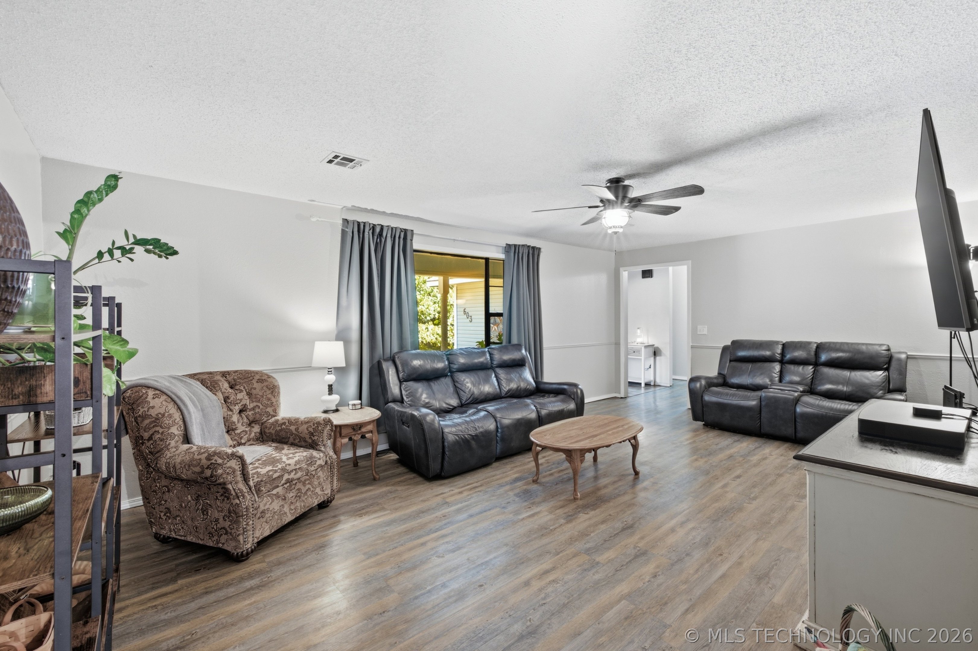 603 E Coppinger Property Photo 6