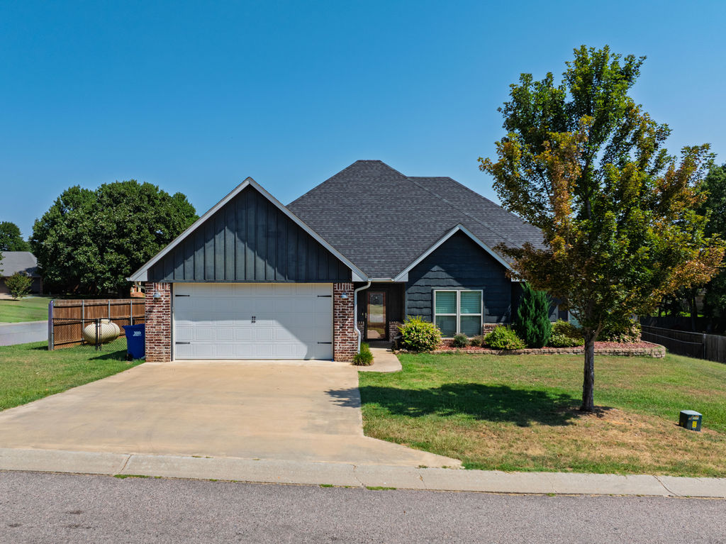 102 Bunker Drive Property Photo 1