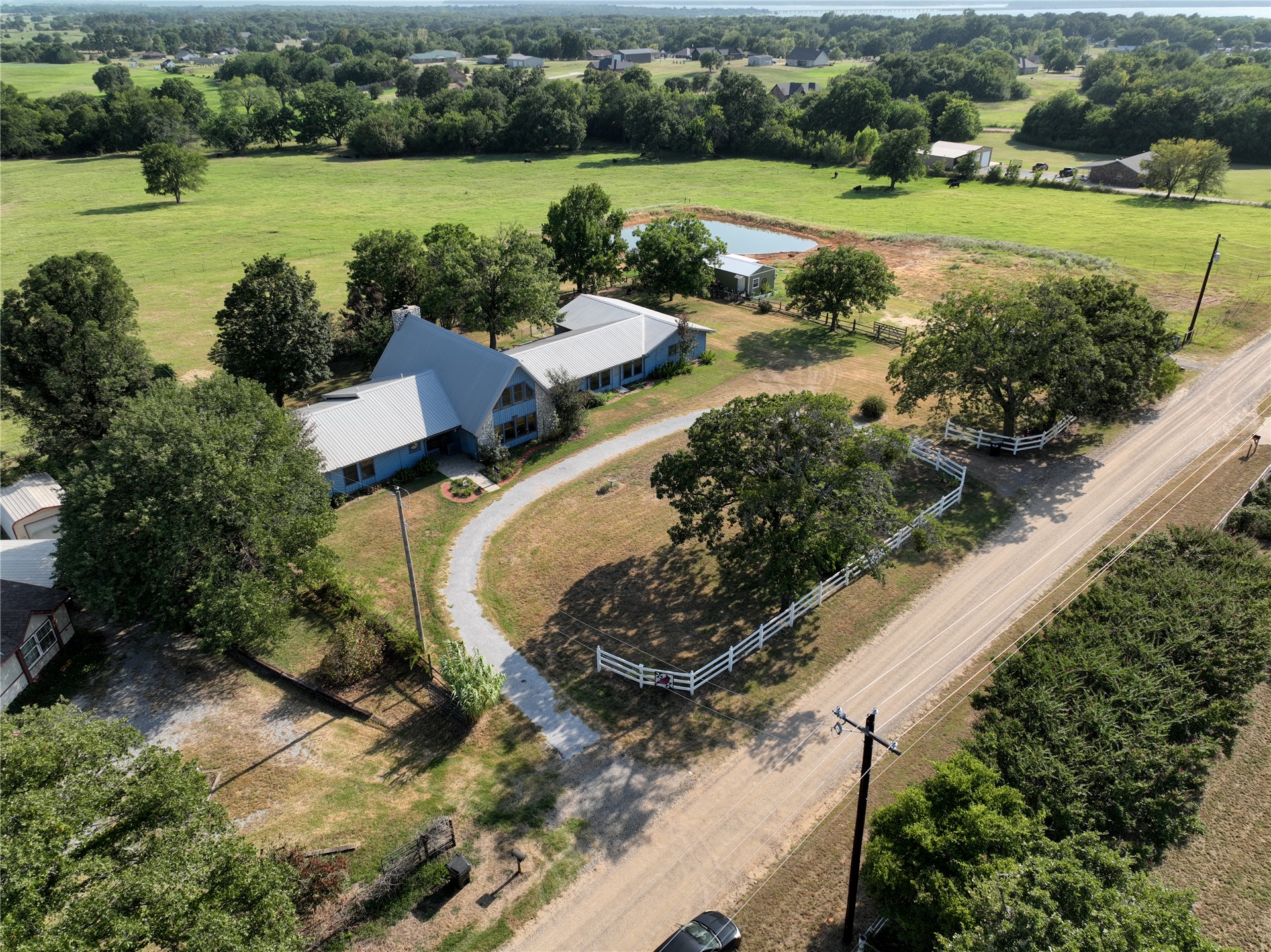 653 Max Road Property Photo 3