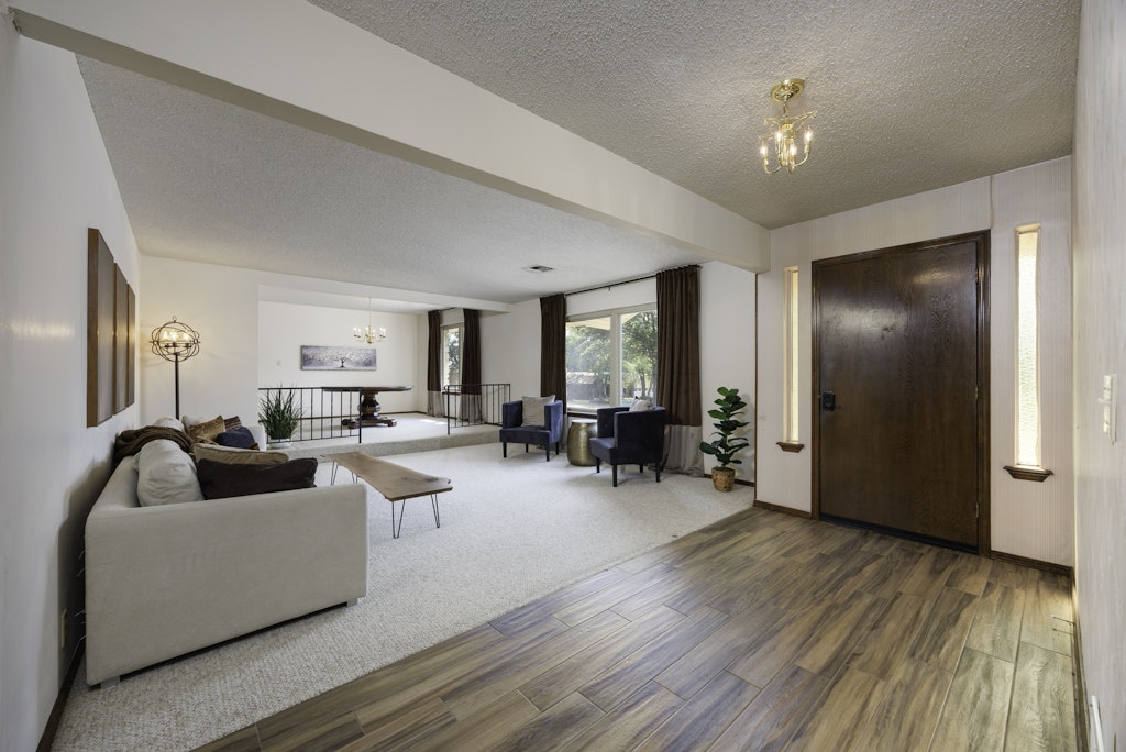2918 Longridge Lane Property Photo 4