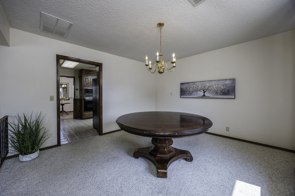 2918 Longridge Lane Property Photo 7