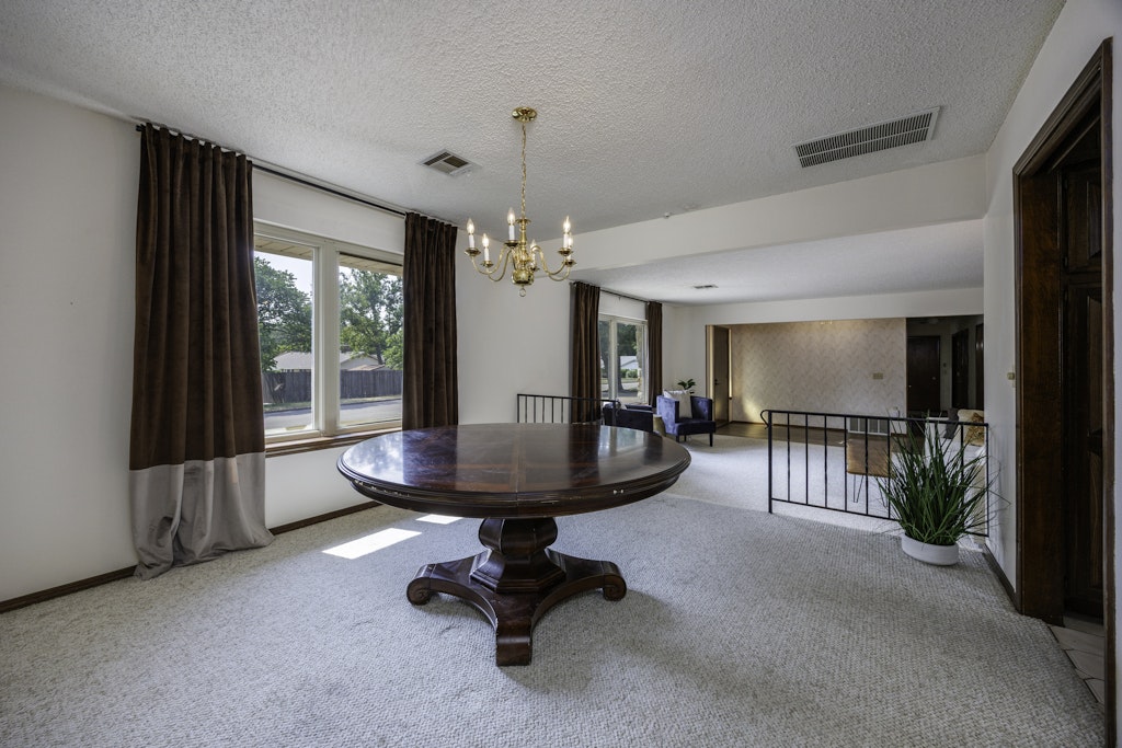 2918 Longridge Lane Property Photo 8