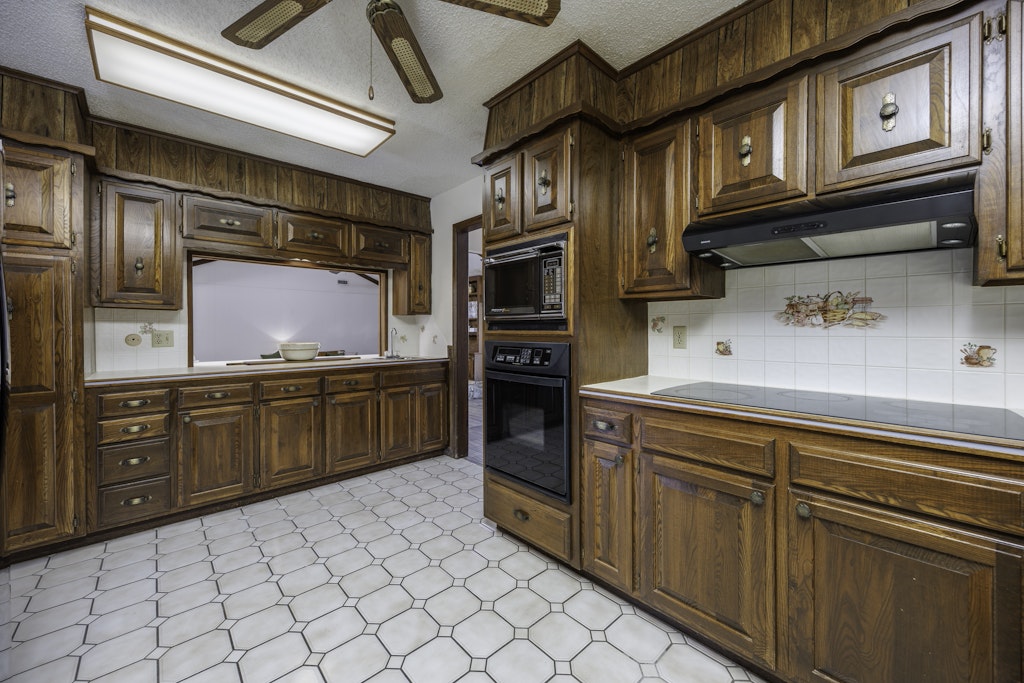 2918 Longridge Lane Property Photo 12