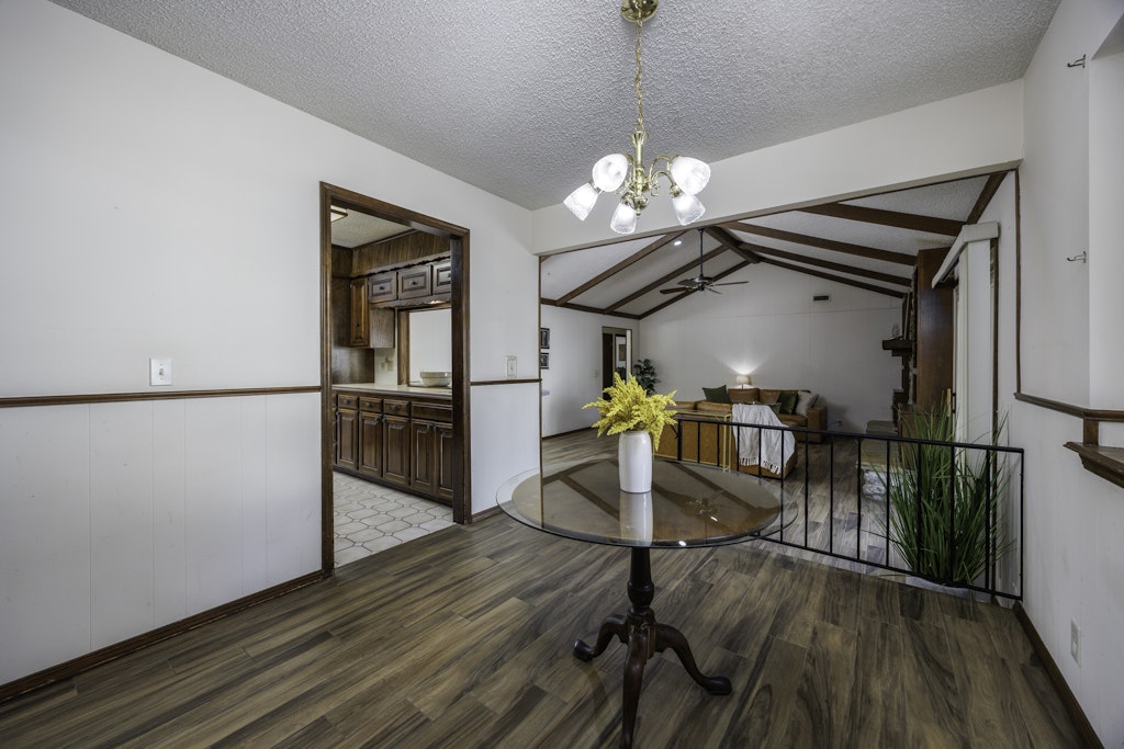 2918 Longridge Lane Property Photo 13
