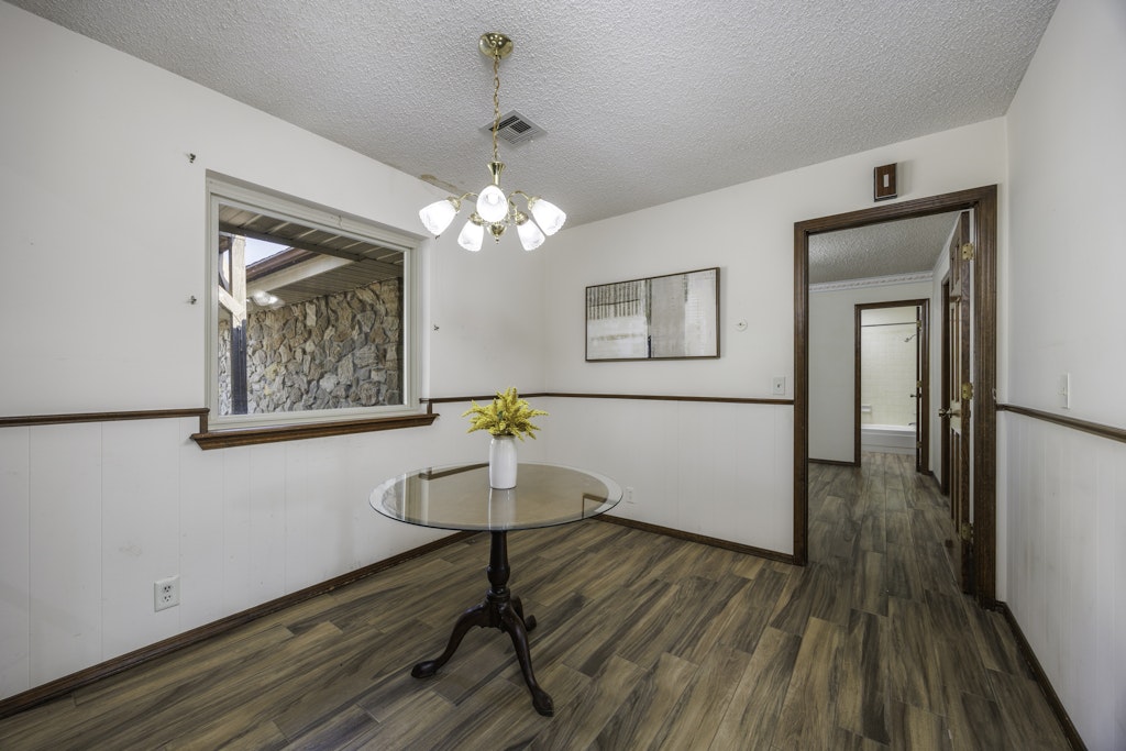 2918 Longridge Lane Property Photo 14