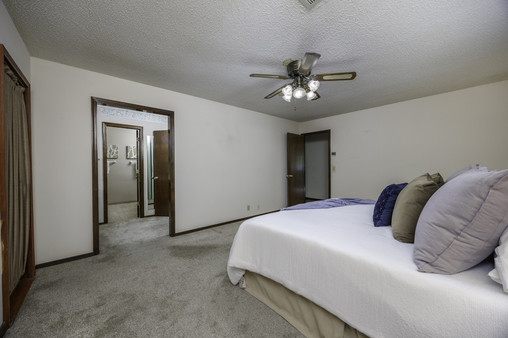 2918 Longridge Lane Property Photo 19