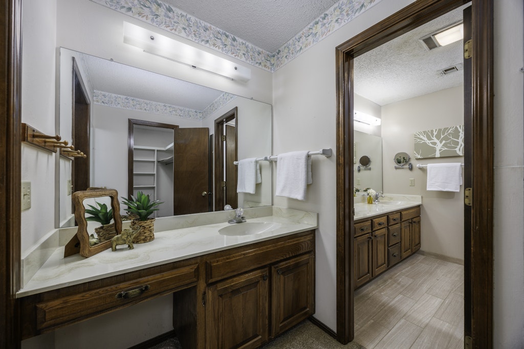 2918 Longridge Lane Property Photo 20