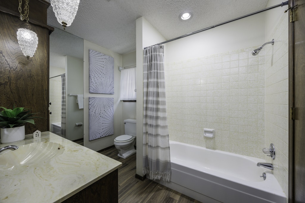 2918 Longridge Lane Property Photo 31