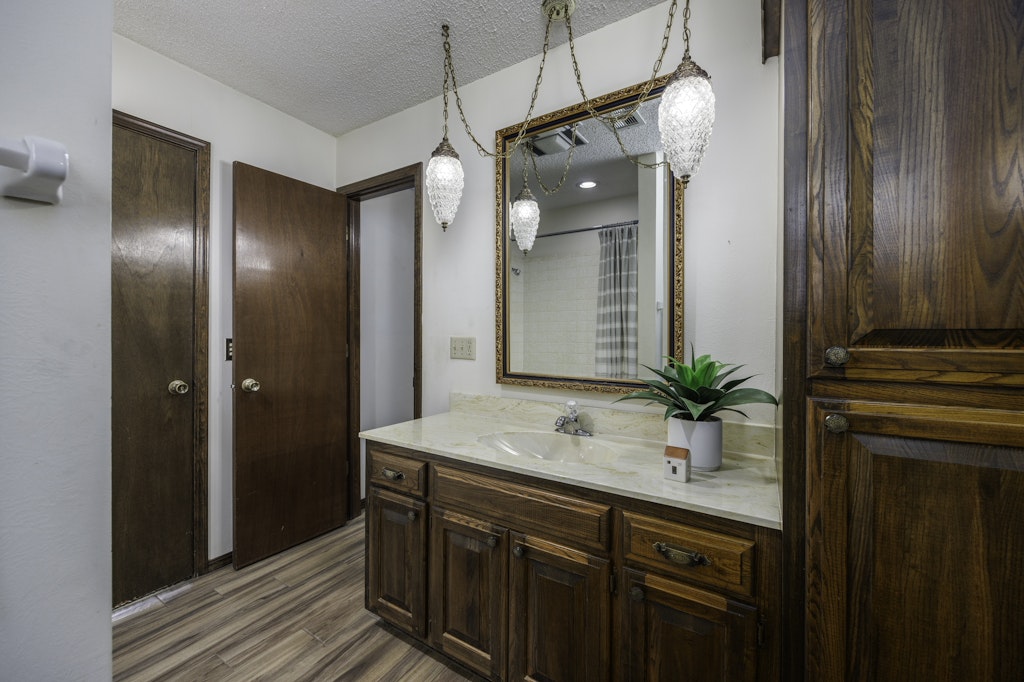 2918 Longridge Lane Property Photo 32
