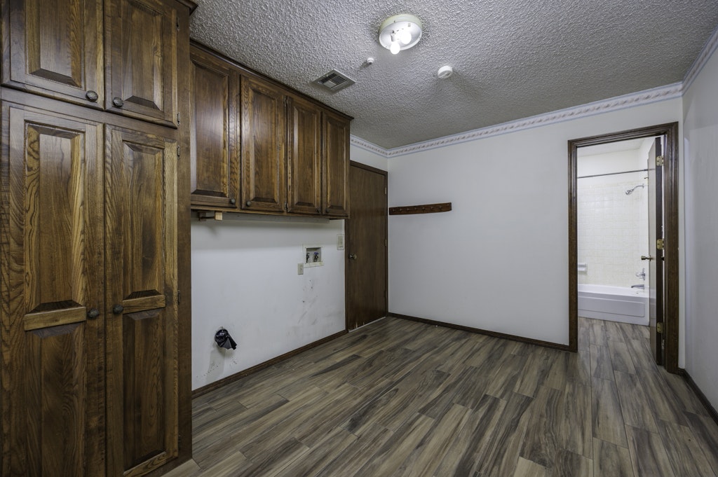 2918 Longridge Lane Property Photo 33