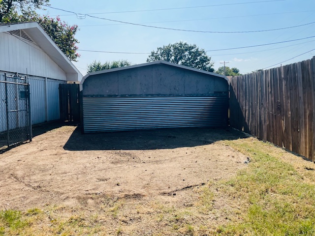102 N Collins Street Property Photo 27