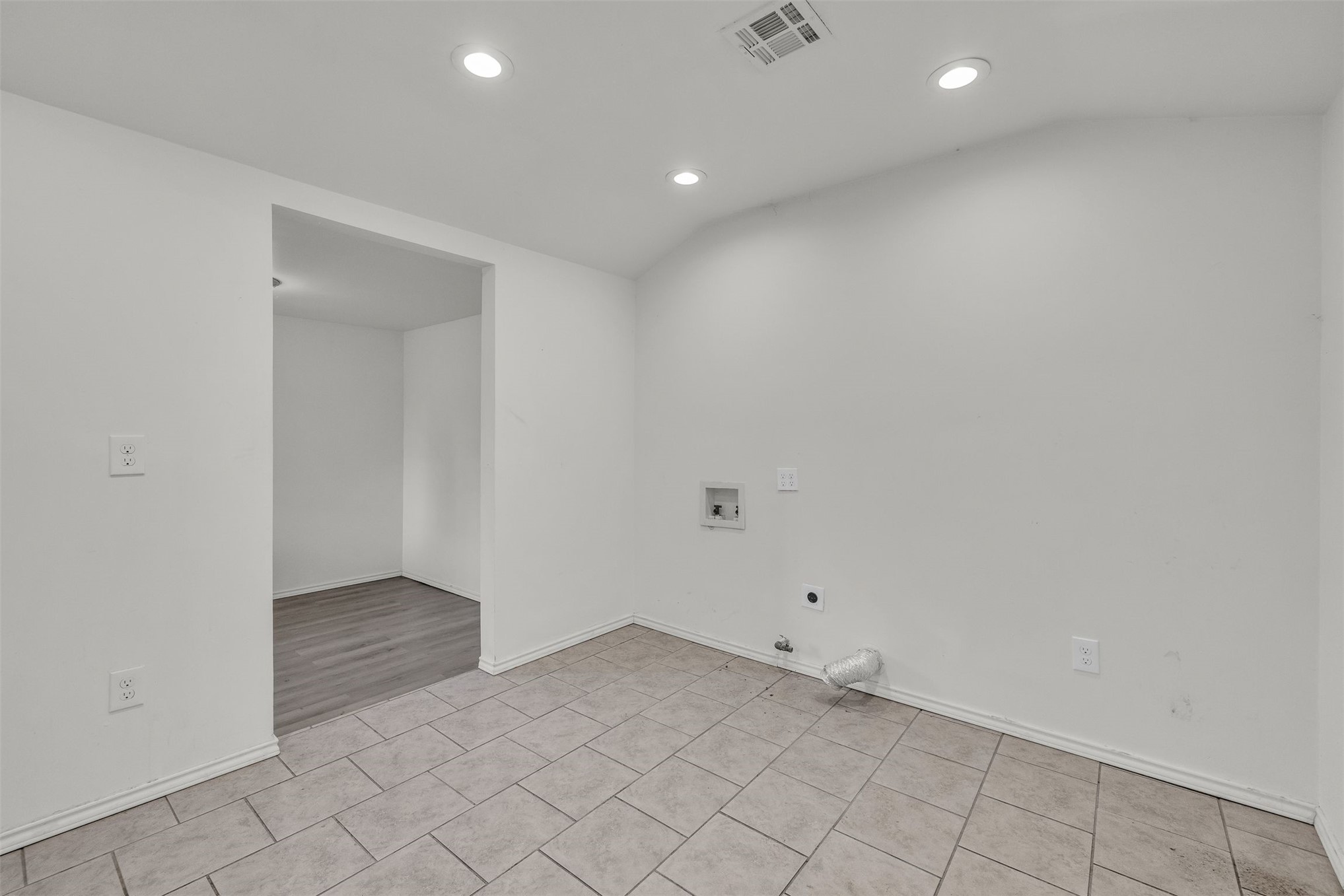 44 S 71st East Avenue Property Photo 8