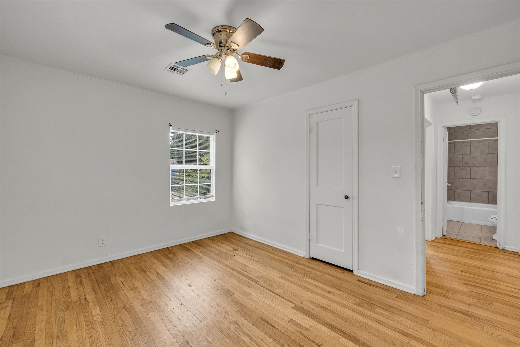 44 S 71st East Avenue Property Photo 10