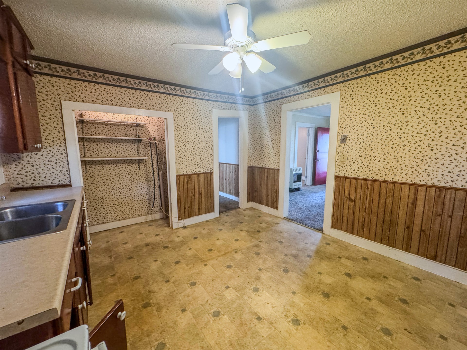 539 W 1st Street Property Photo 9