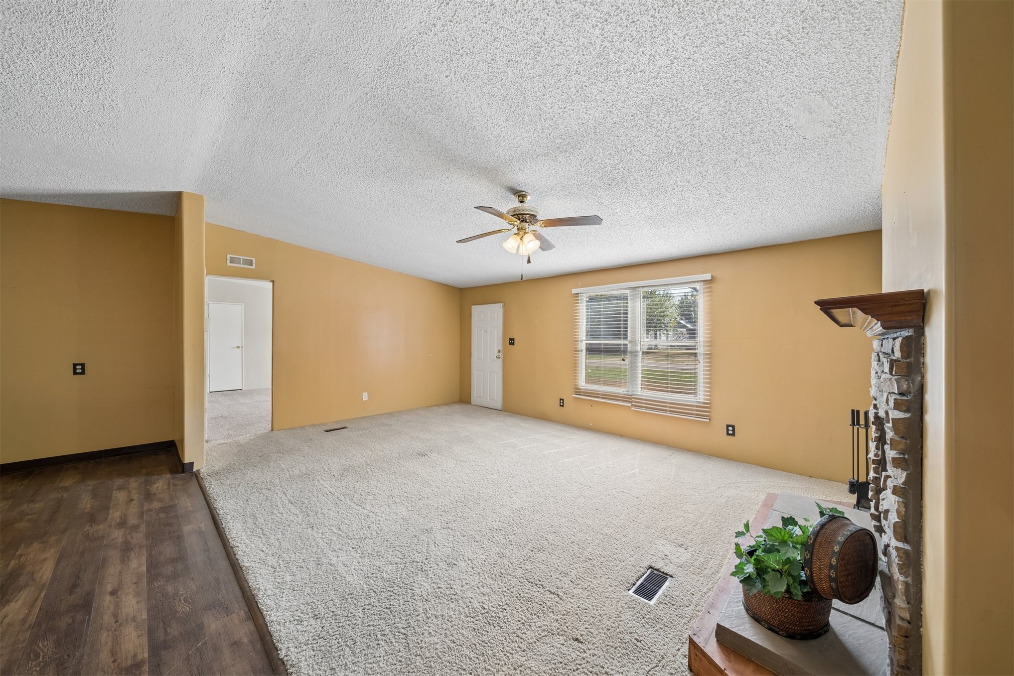 5952 N Rockford Avenue Property Photo 4