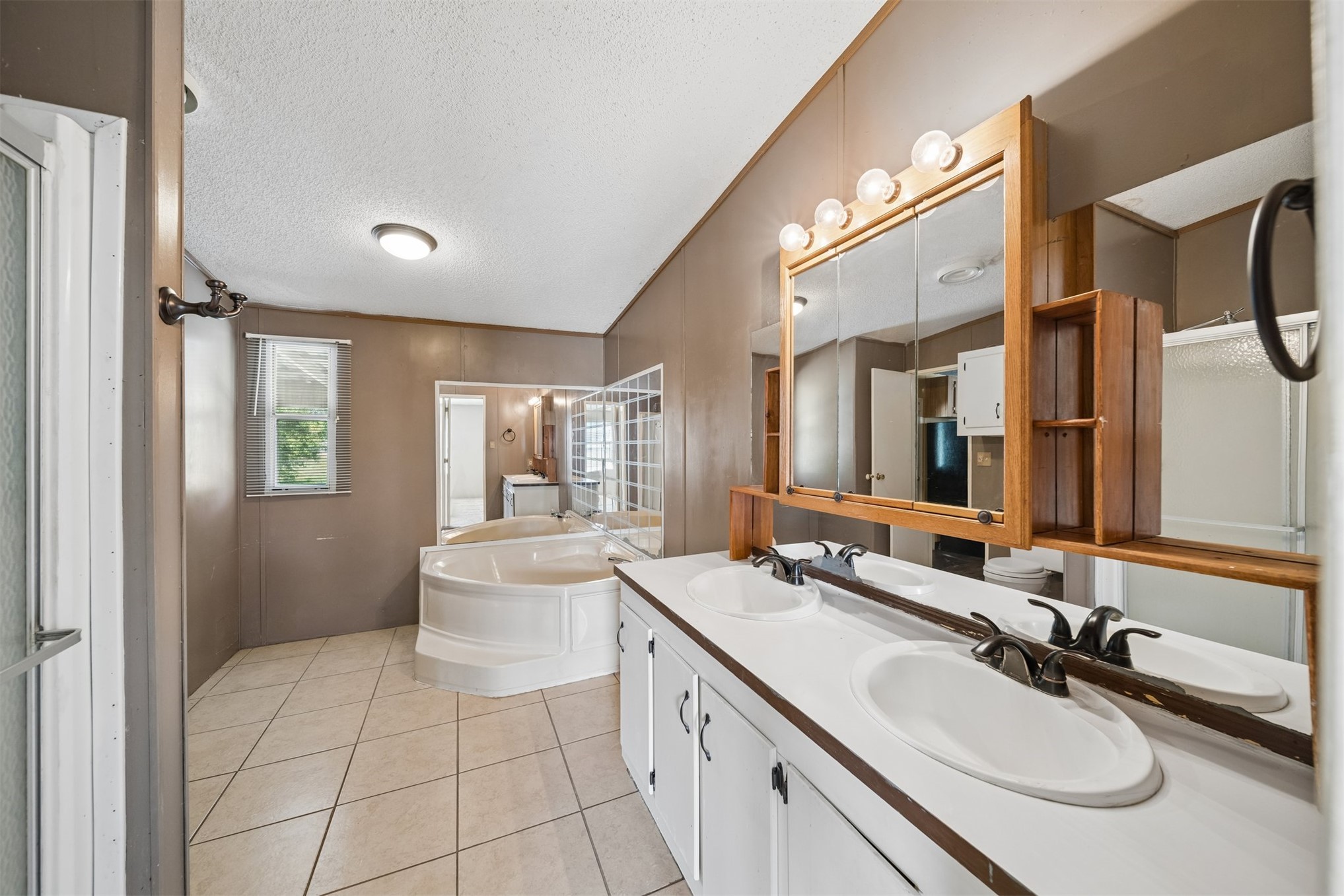 5952 N Rockford Avenue Property Photo 10