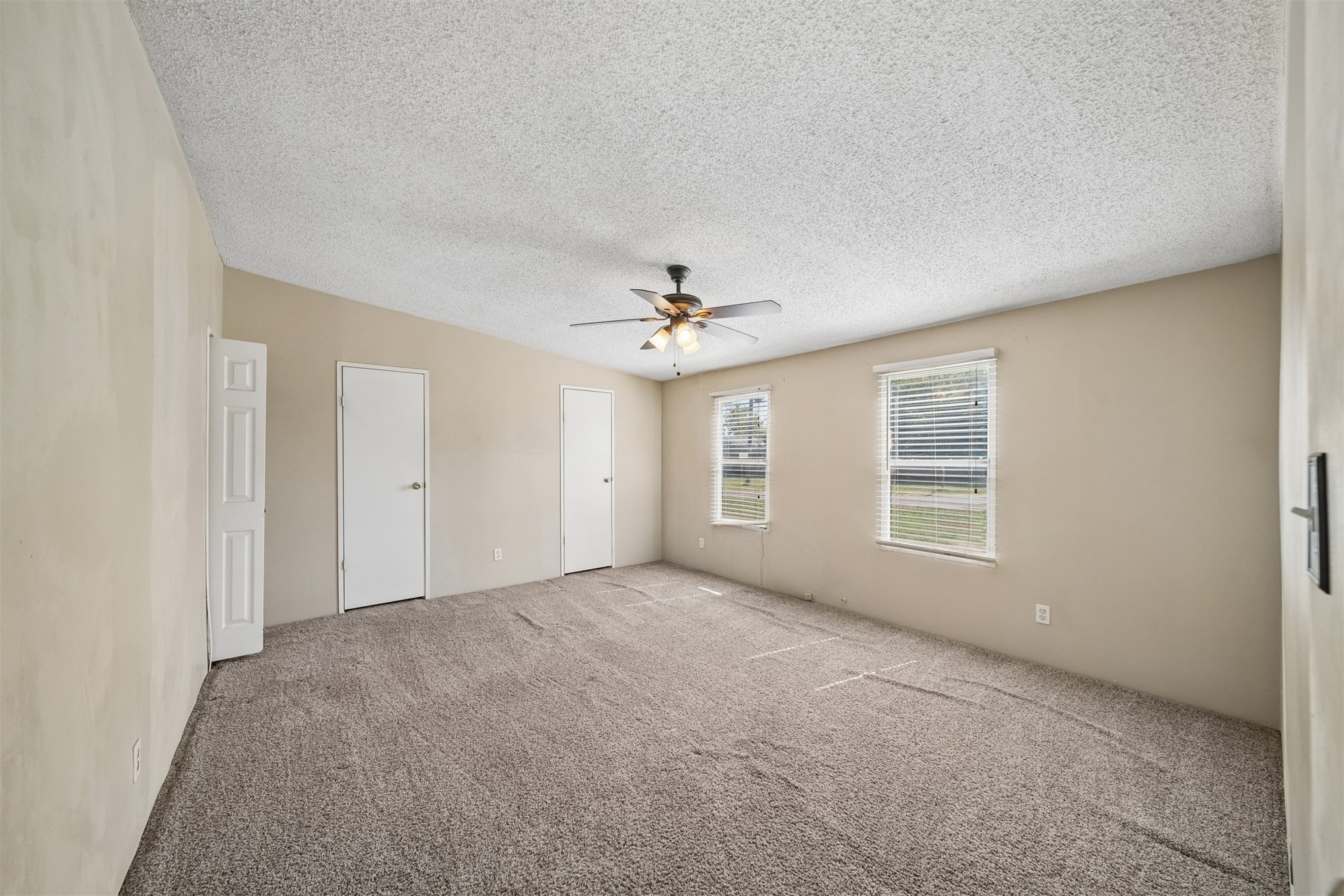 5952 N Rockford Avenue Property Photo 11