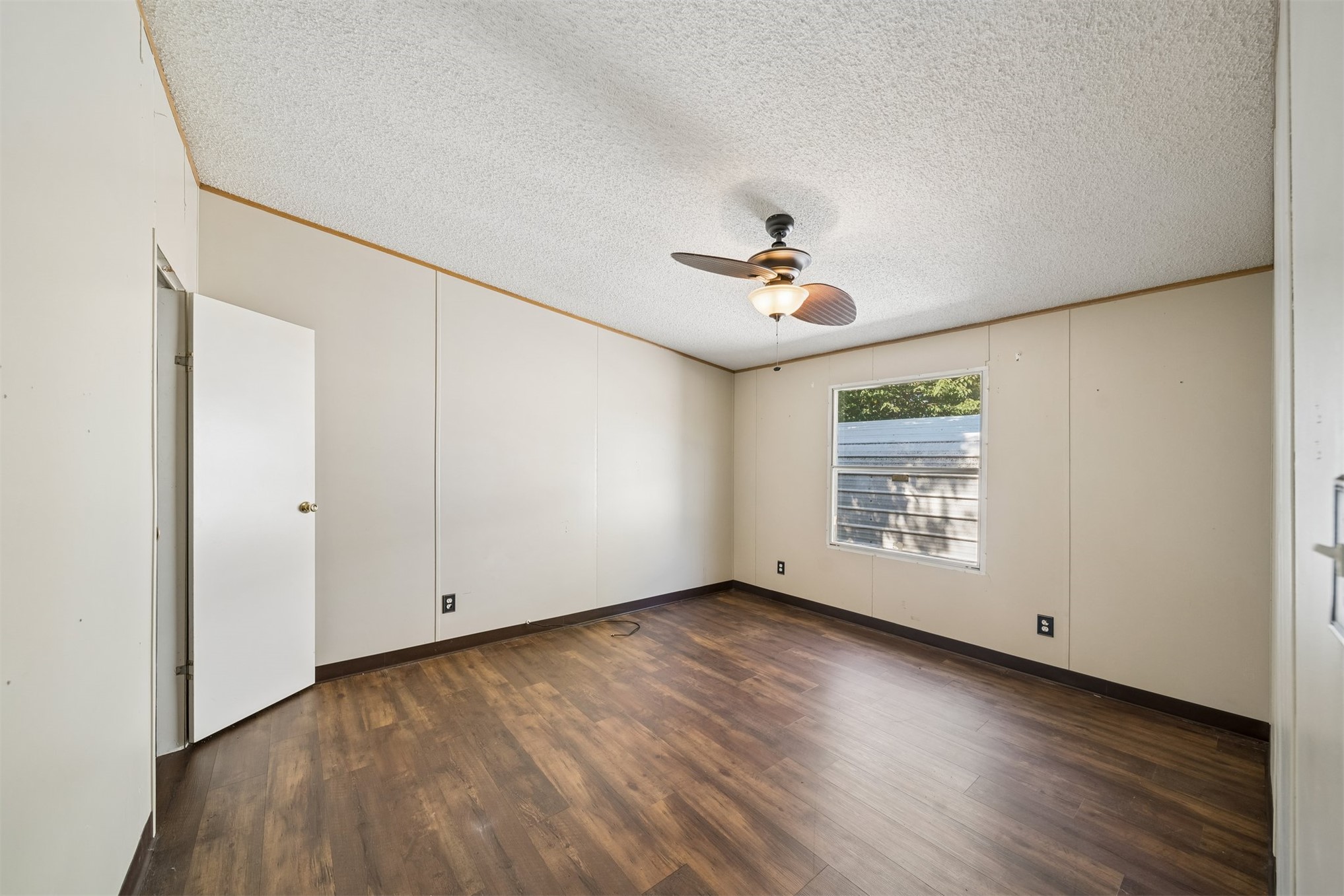 5952 N Rockford Avenue Property Photo 13