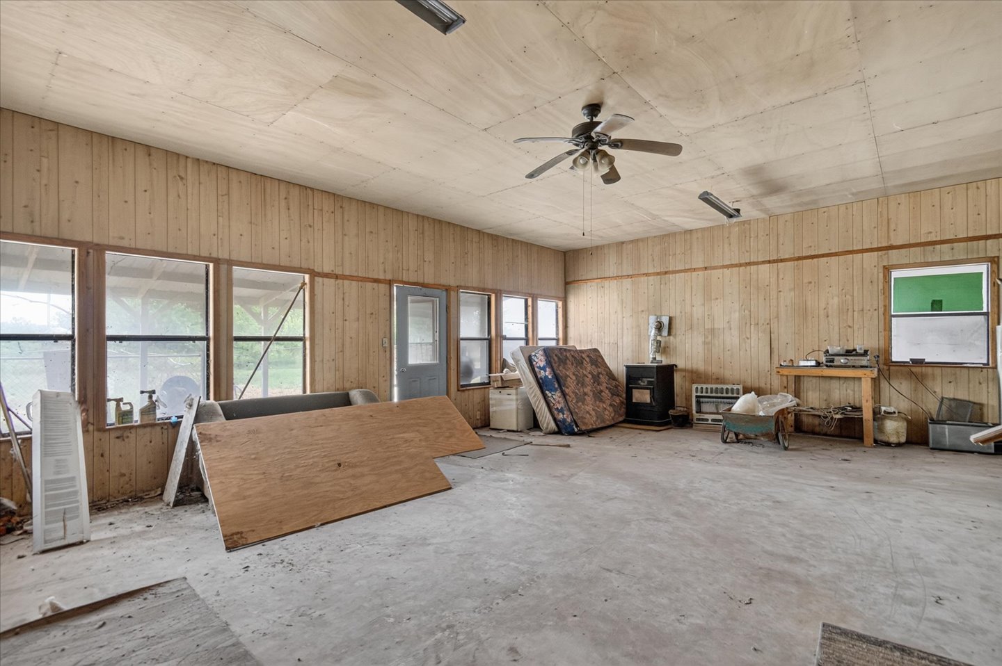 21092 Hwy 169 Property Photo 16