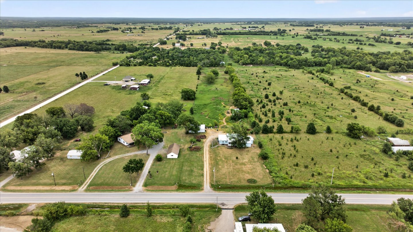 21092 Hwy 169 Property Photo 19