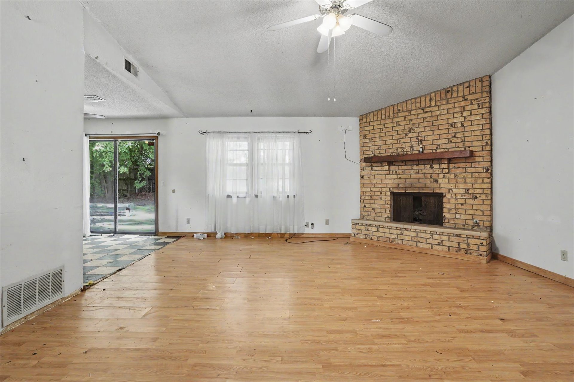 4104 S Birch Avenue Property Photo 4