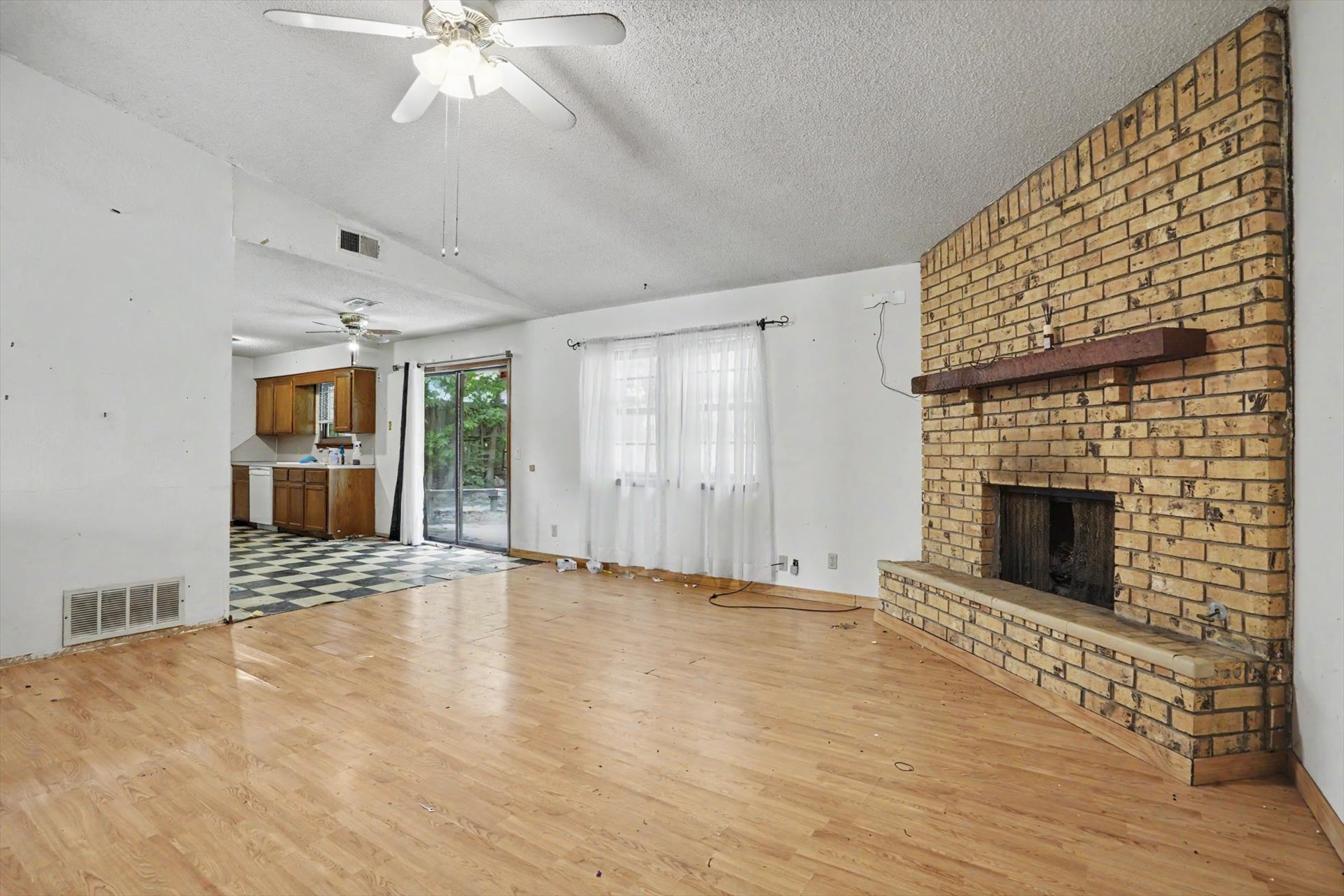 4104 S Birch Avenue Property Photo 5