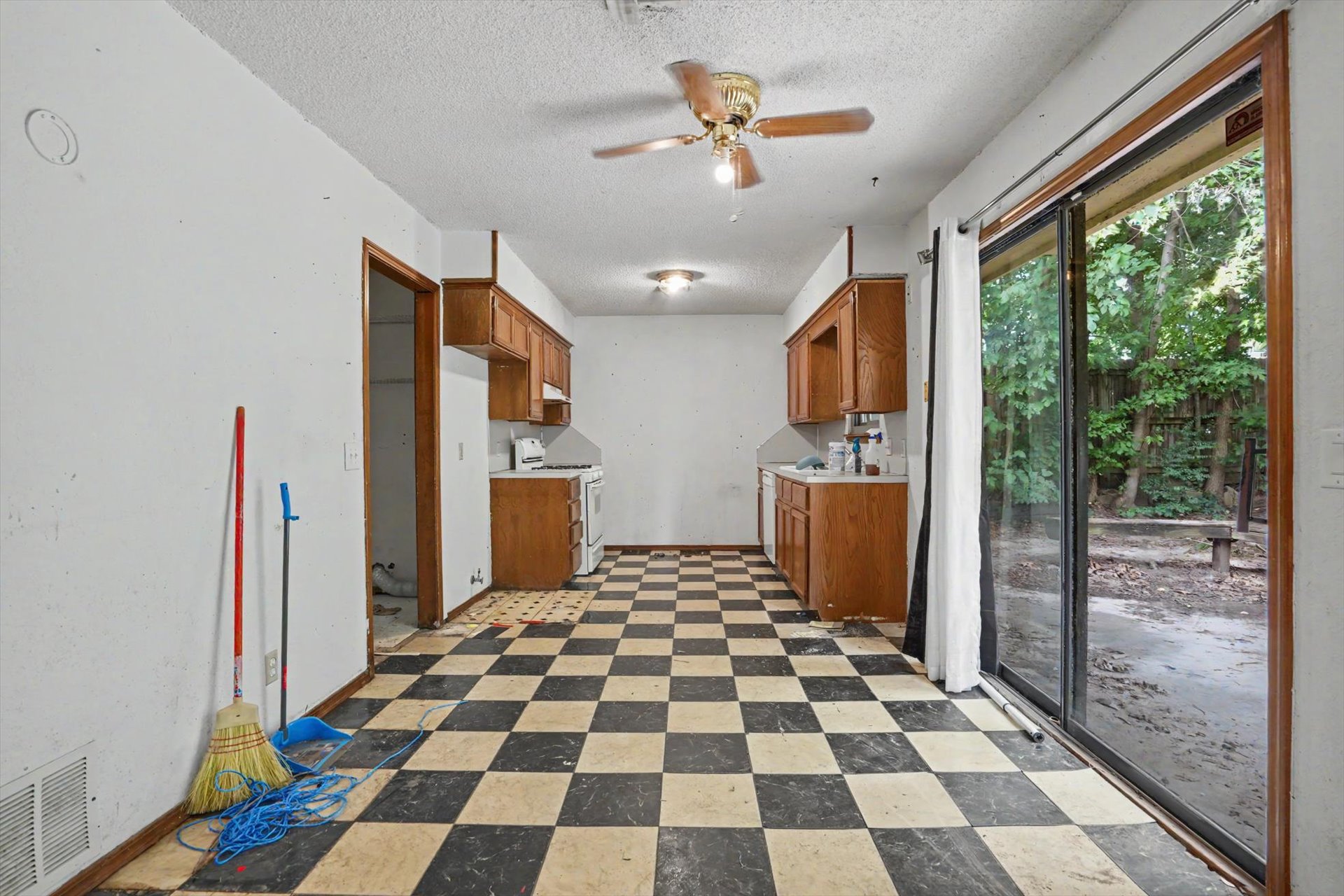 4104 S Birch Avenue Property Photo 8