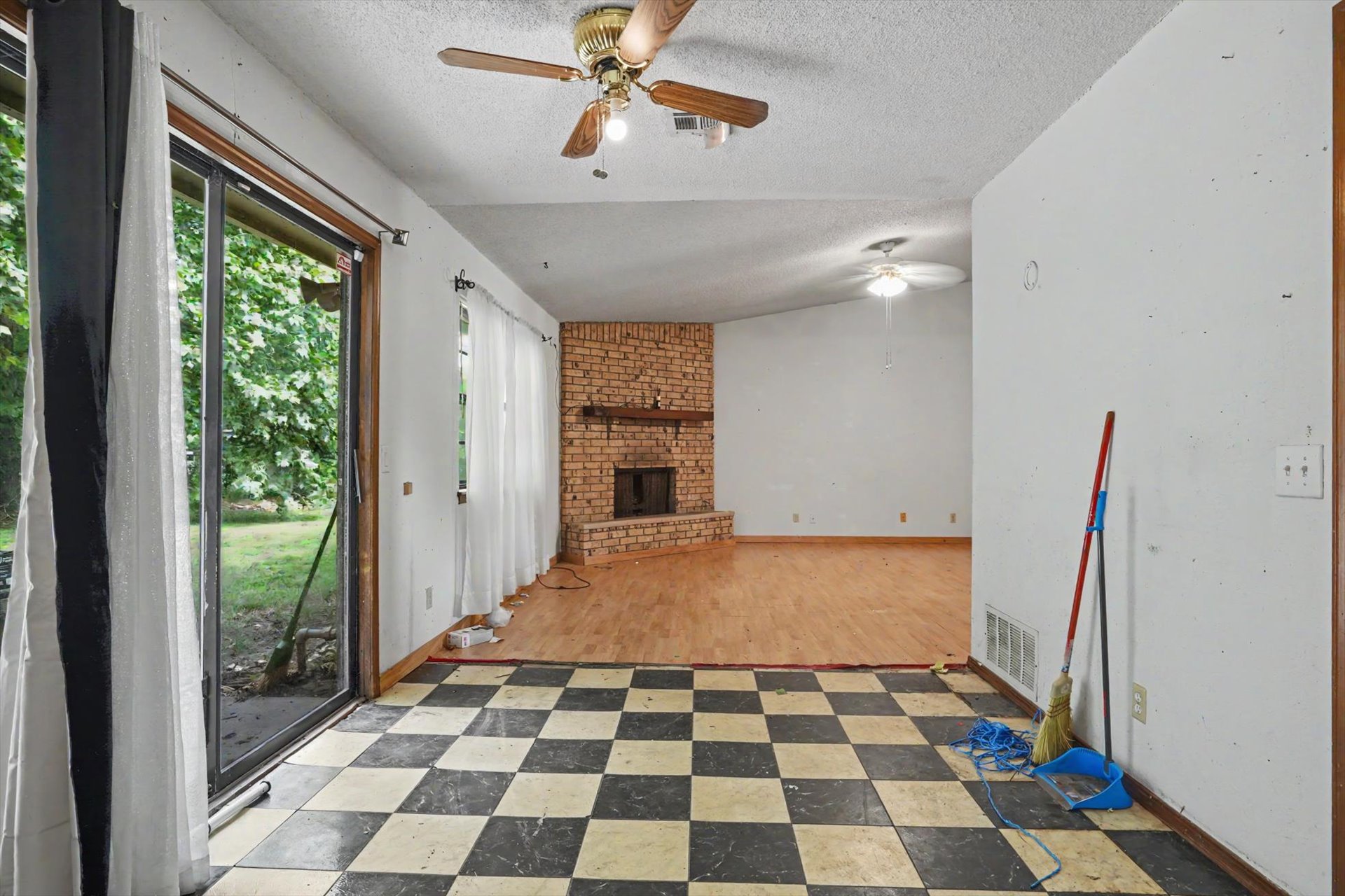 4104 S Birch Avenue Property Photo 9
