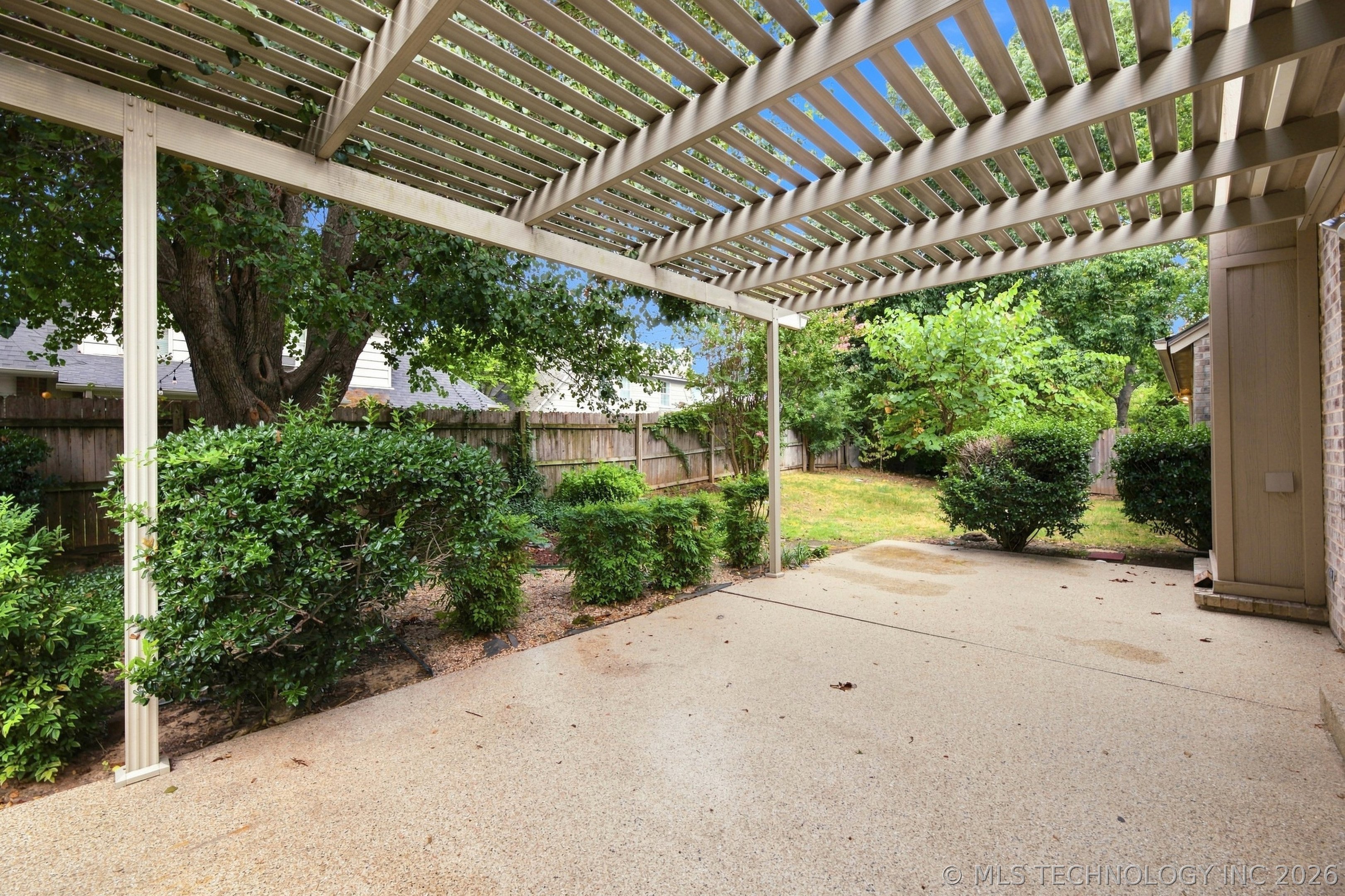 8940 S Fulton Avenue Property Photo 34