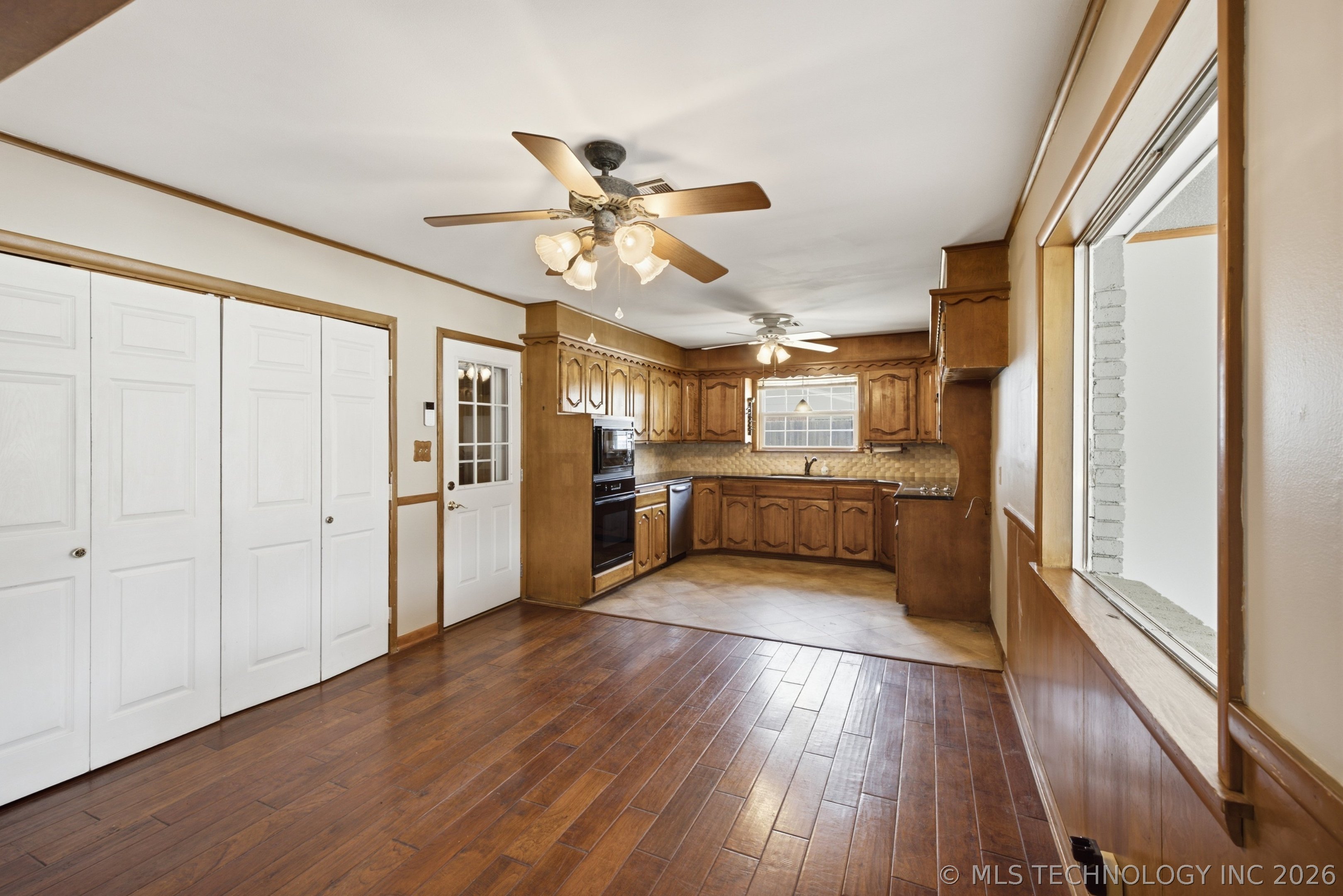1281 S 103rd East Avenue Property Photo 11