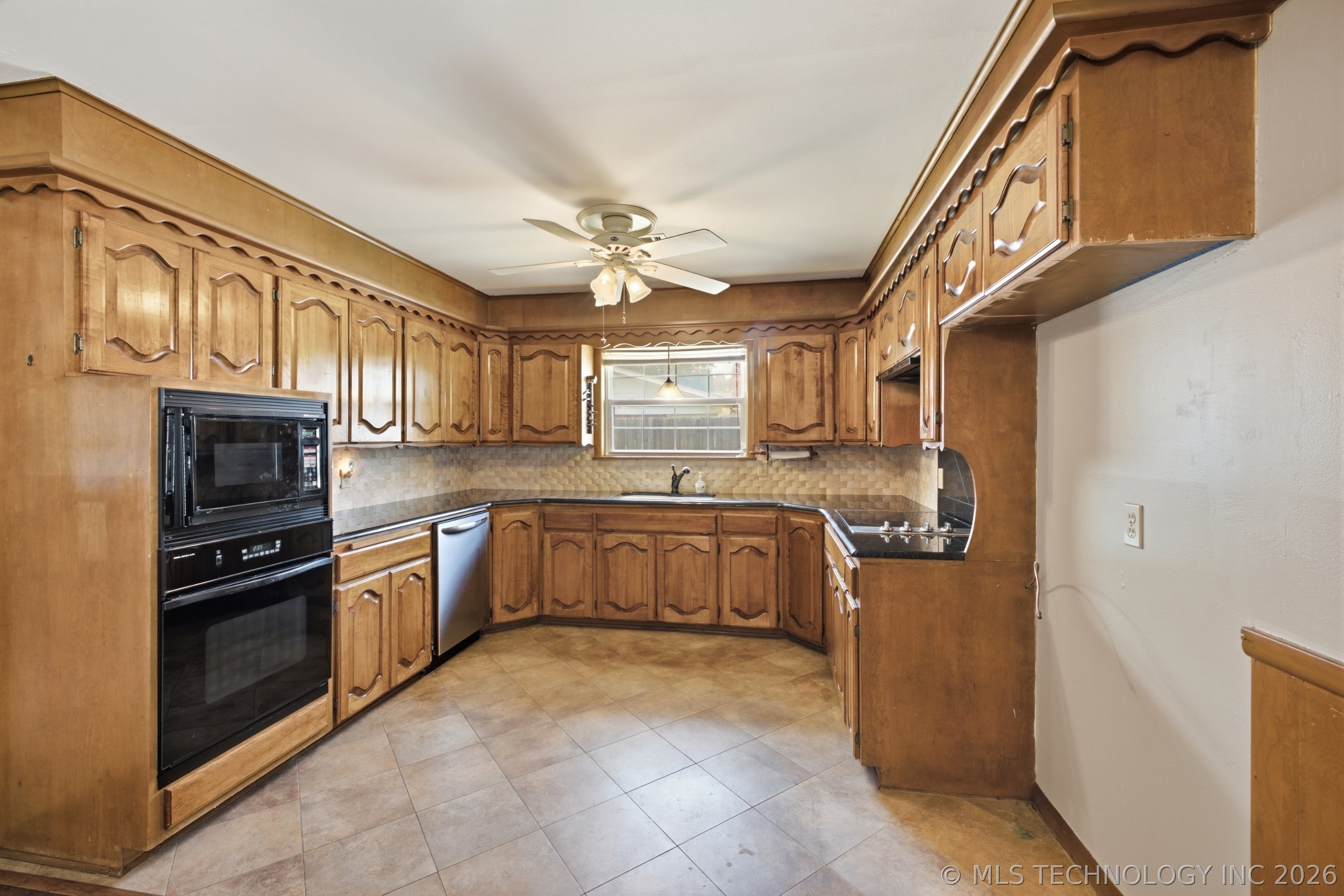 1281 S 103rd East Avenue Property Photo 14