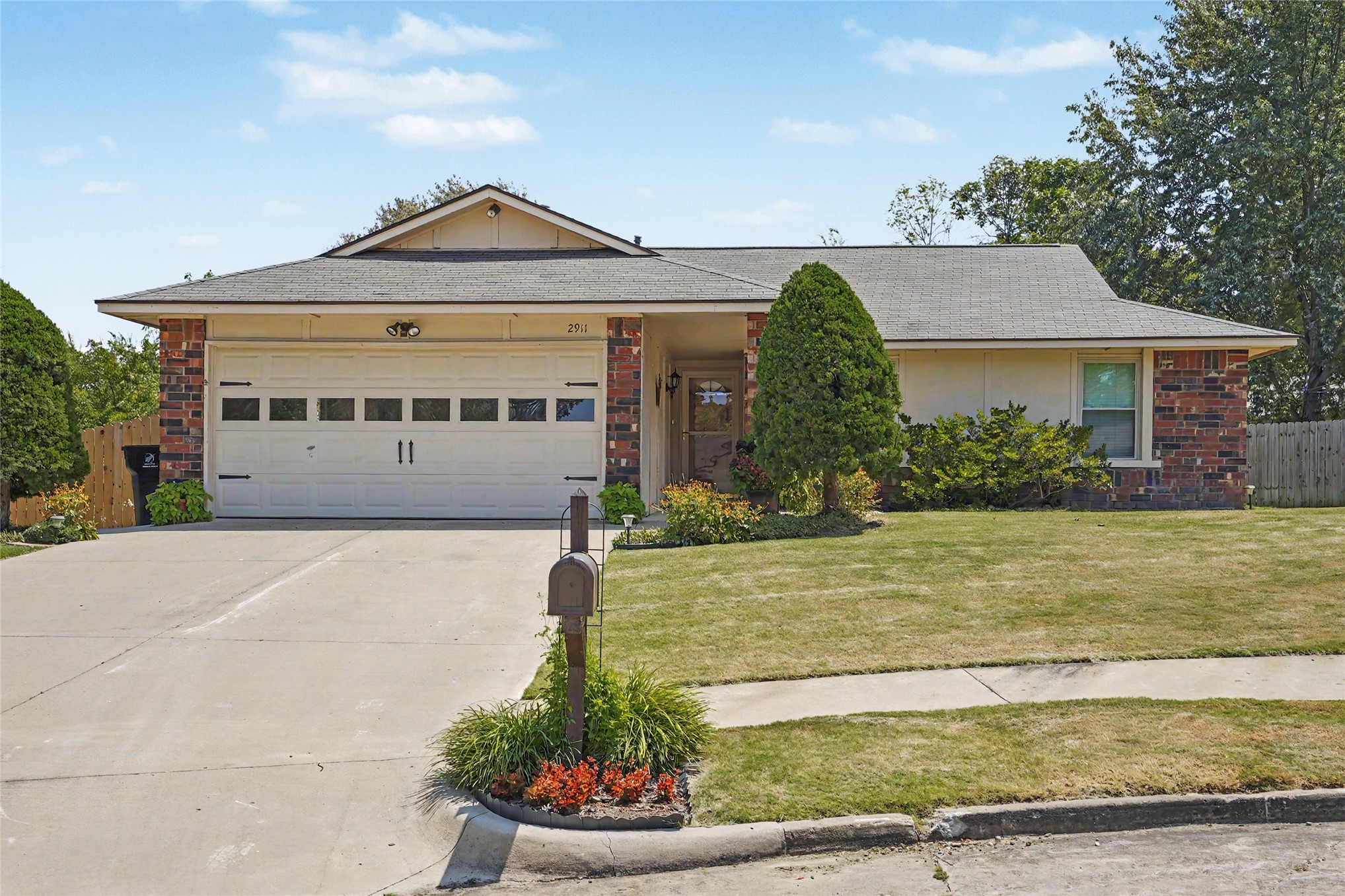 2911 S Ash Place Property Photo 2