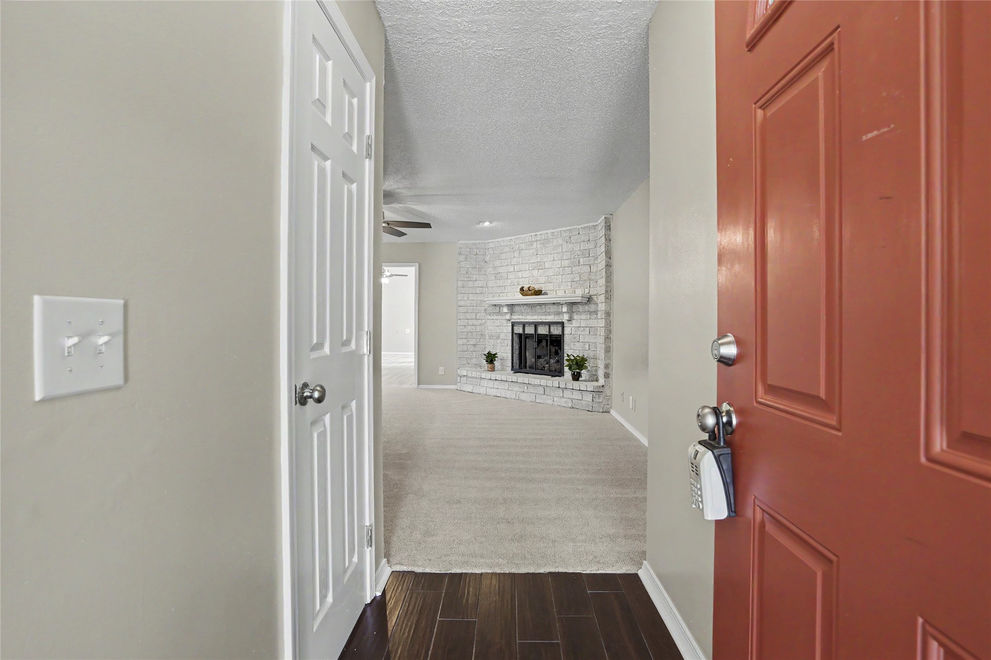 2911 S Ash Place Property Photo 3