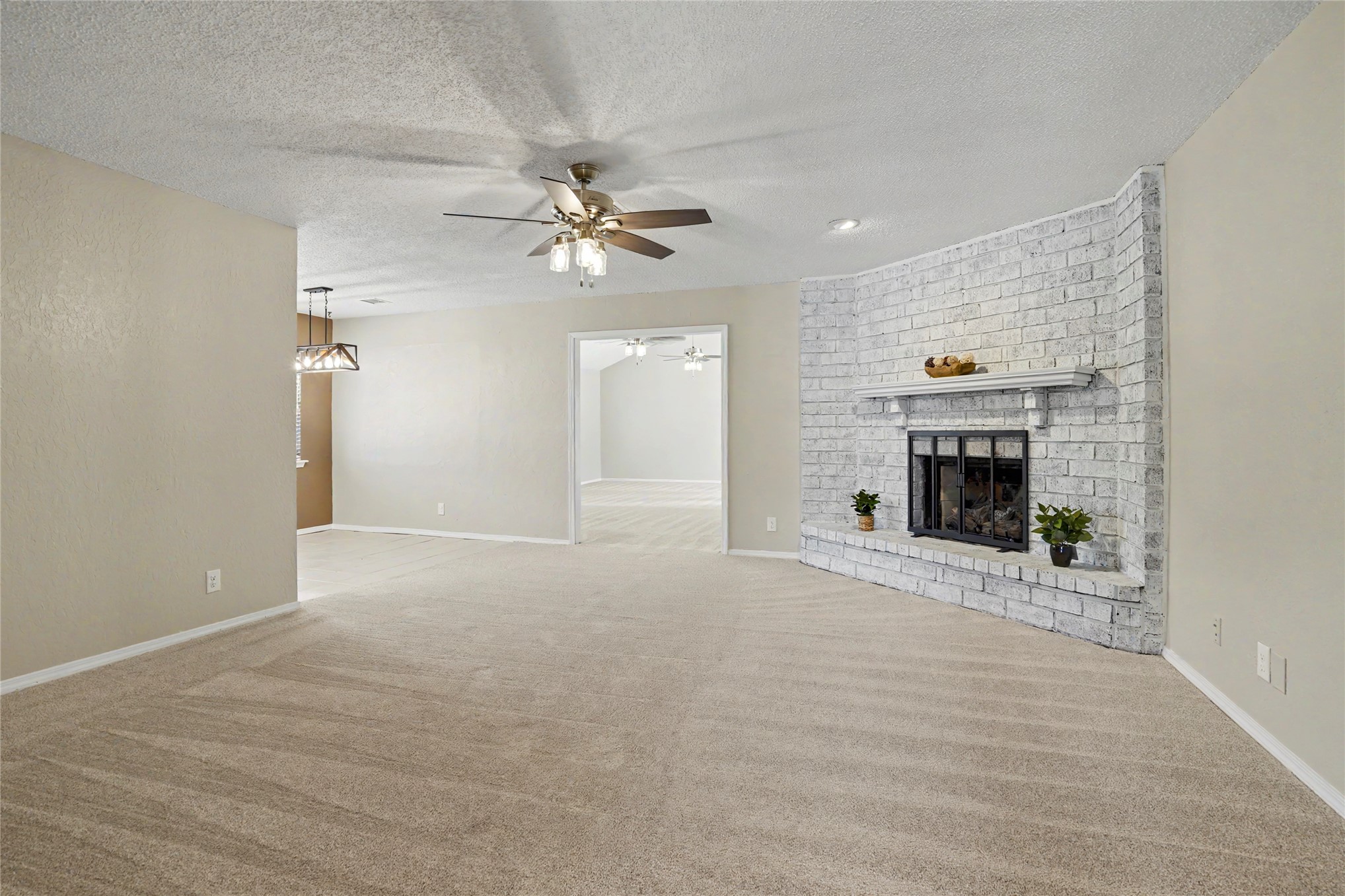 2911 S Ash Place Property Photo 4