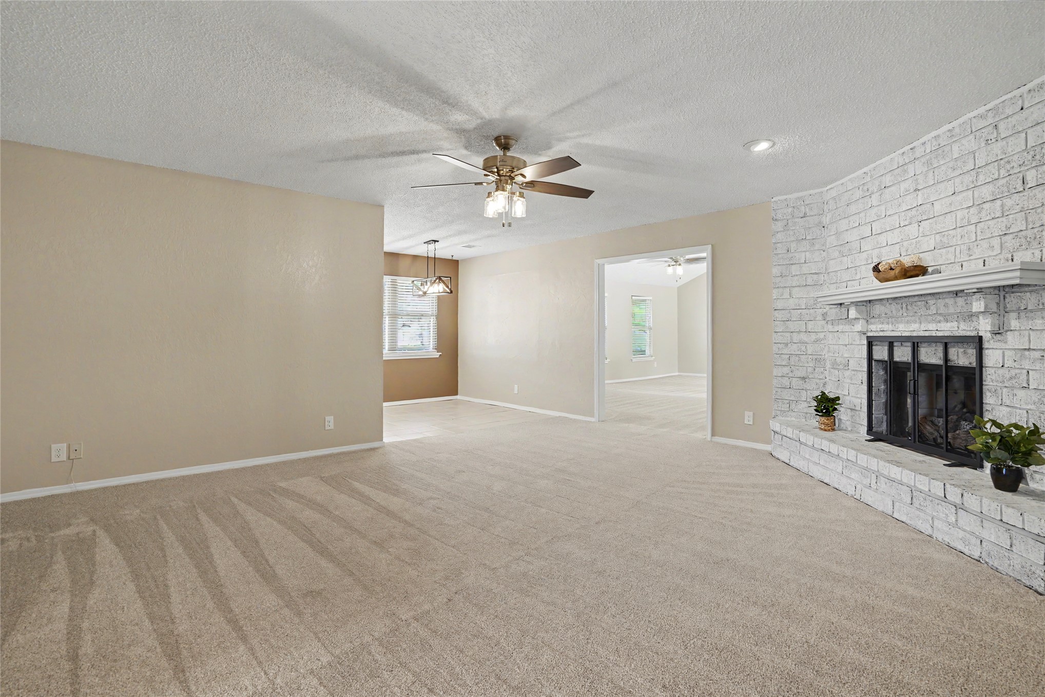 2911 S Ash Place Property Photo 5