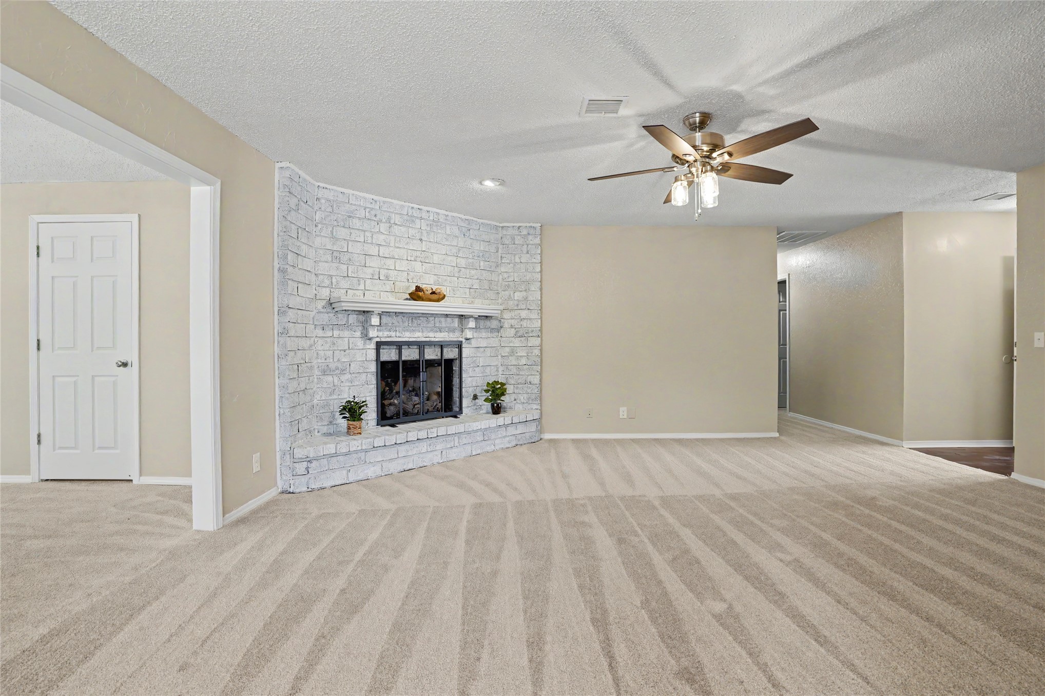 2911 S Ash Place Property Photo 7